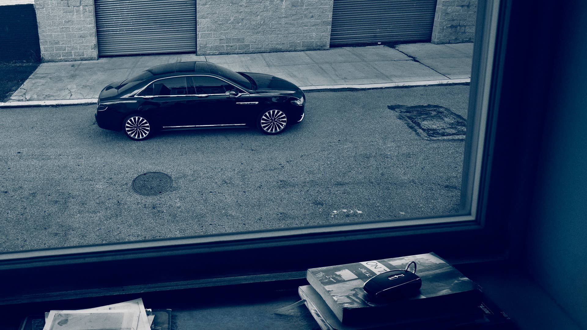 207 Lincoln Continental Side Exterior