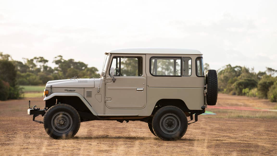 Toyota FJ40 Land Cruiser profile