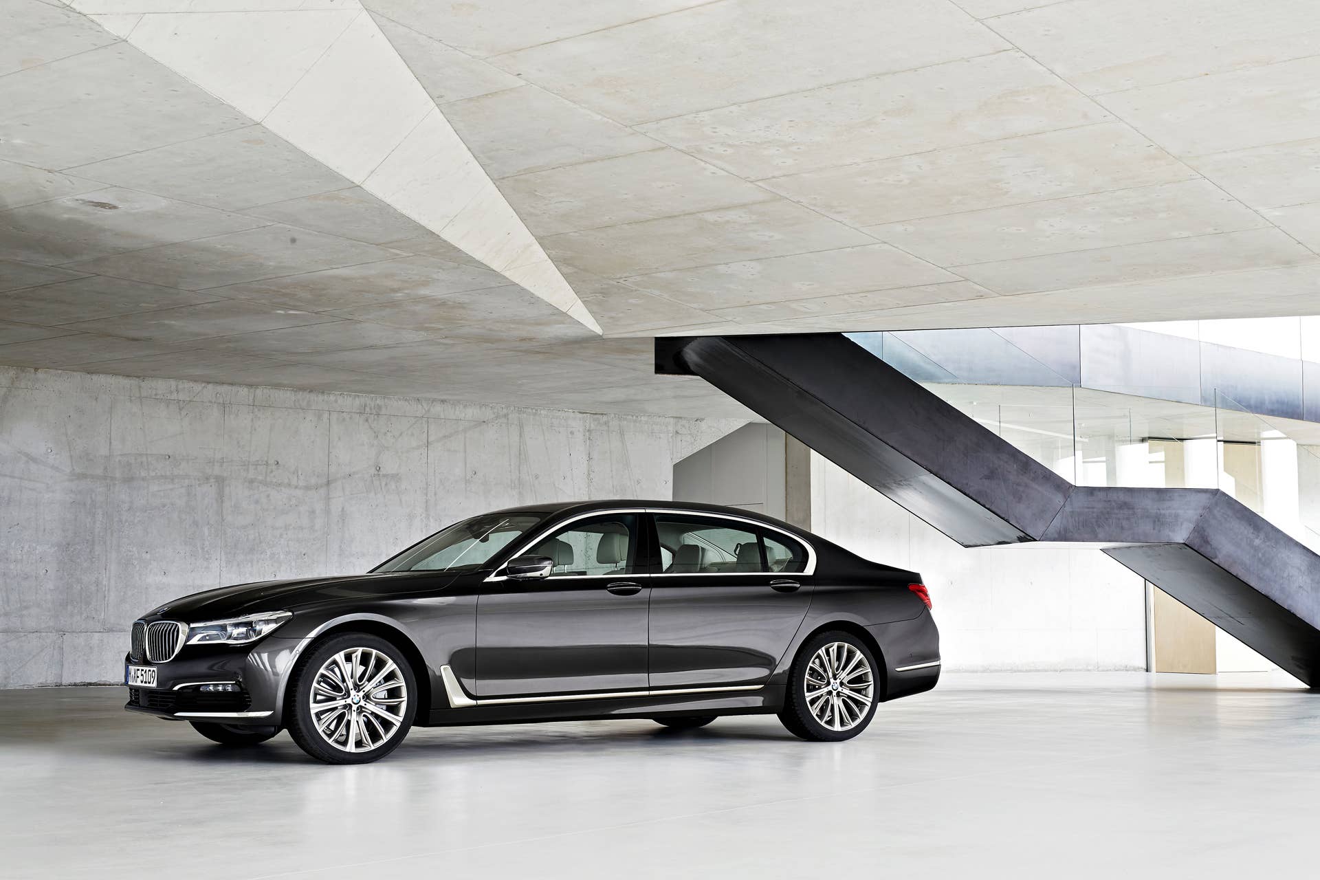2016 bmw 7 series indoors parked