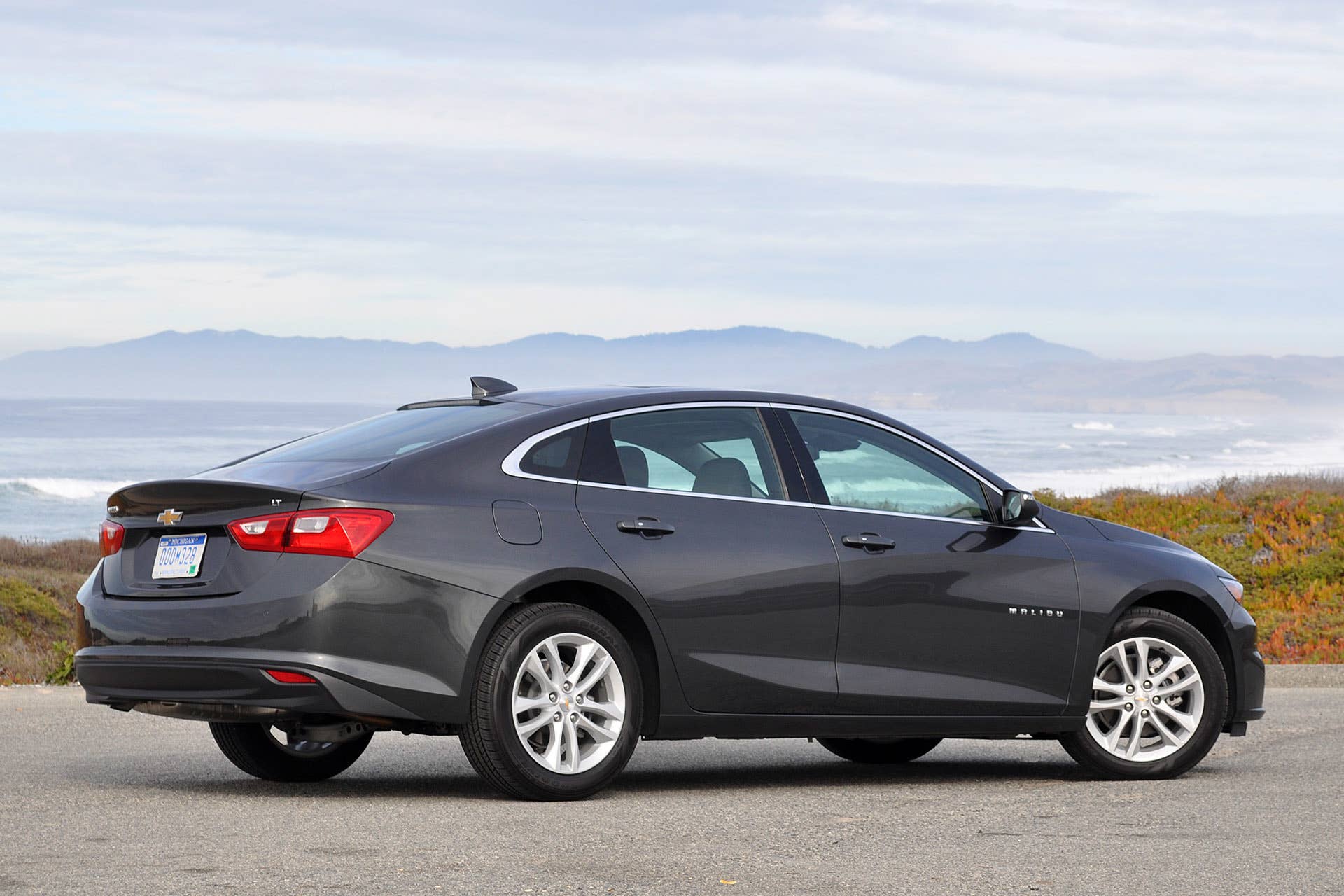 2016 Chevrolet Malibu rear 3/4 view
