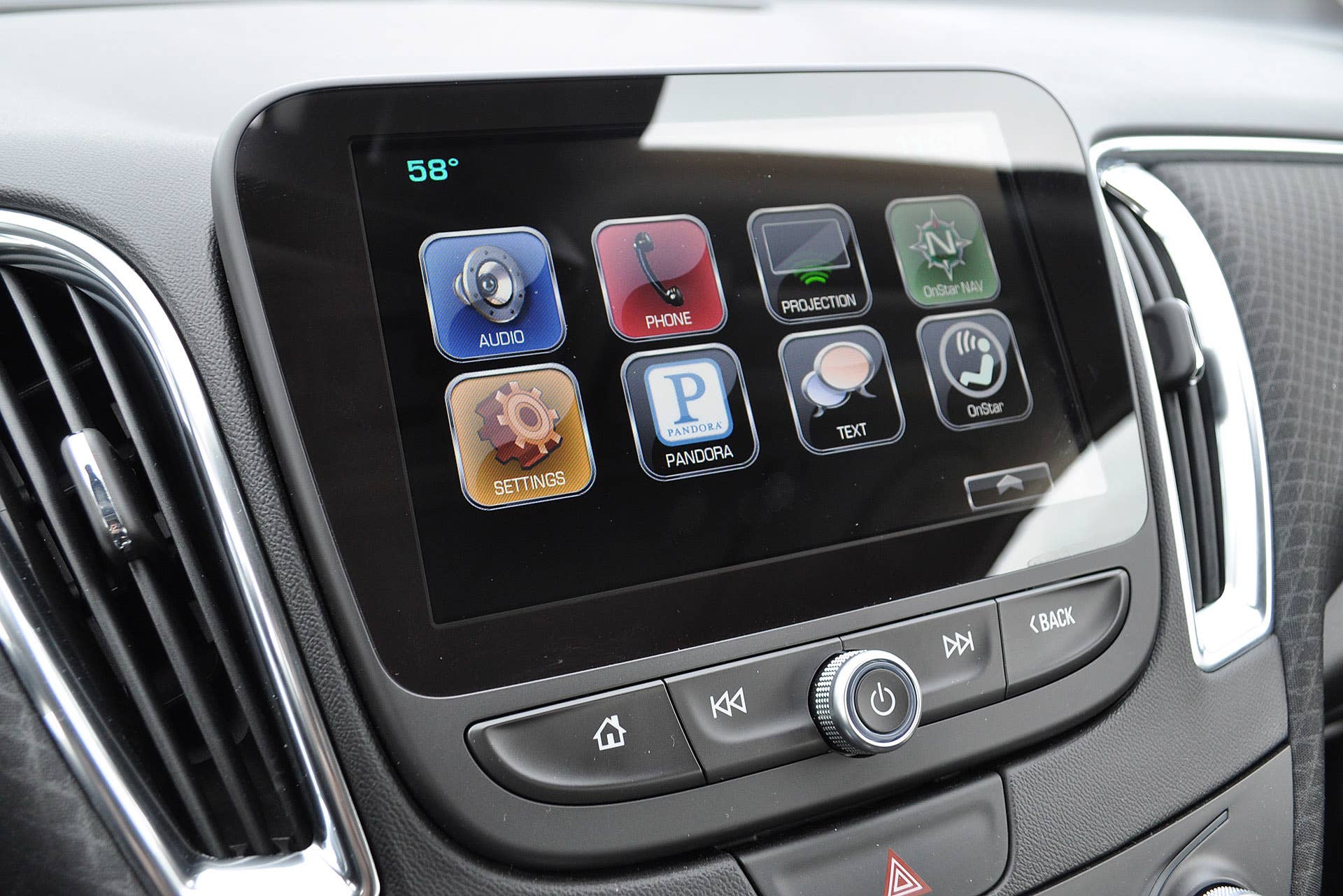 2016 Chevrolet Malibu infotainment system