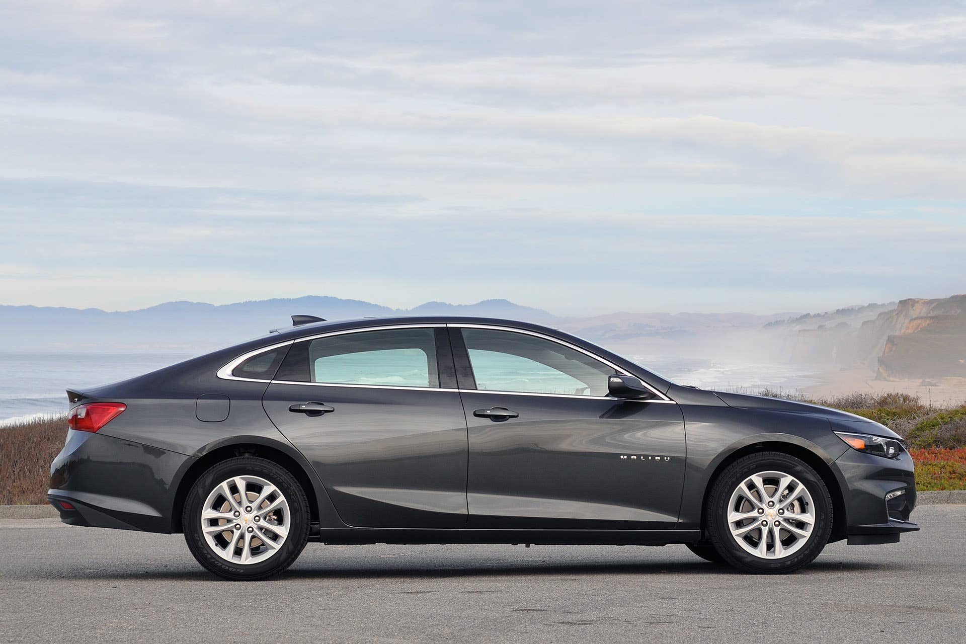 2016 Chevrolet Malibu side view