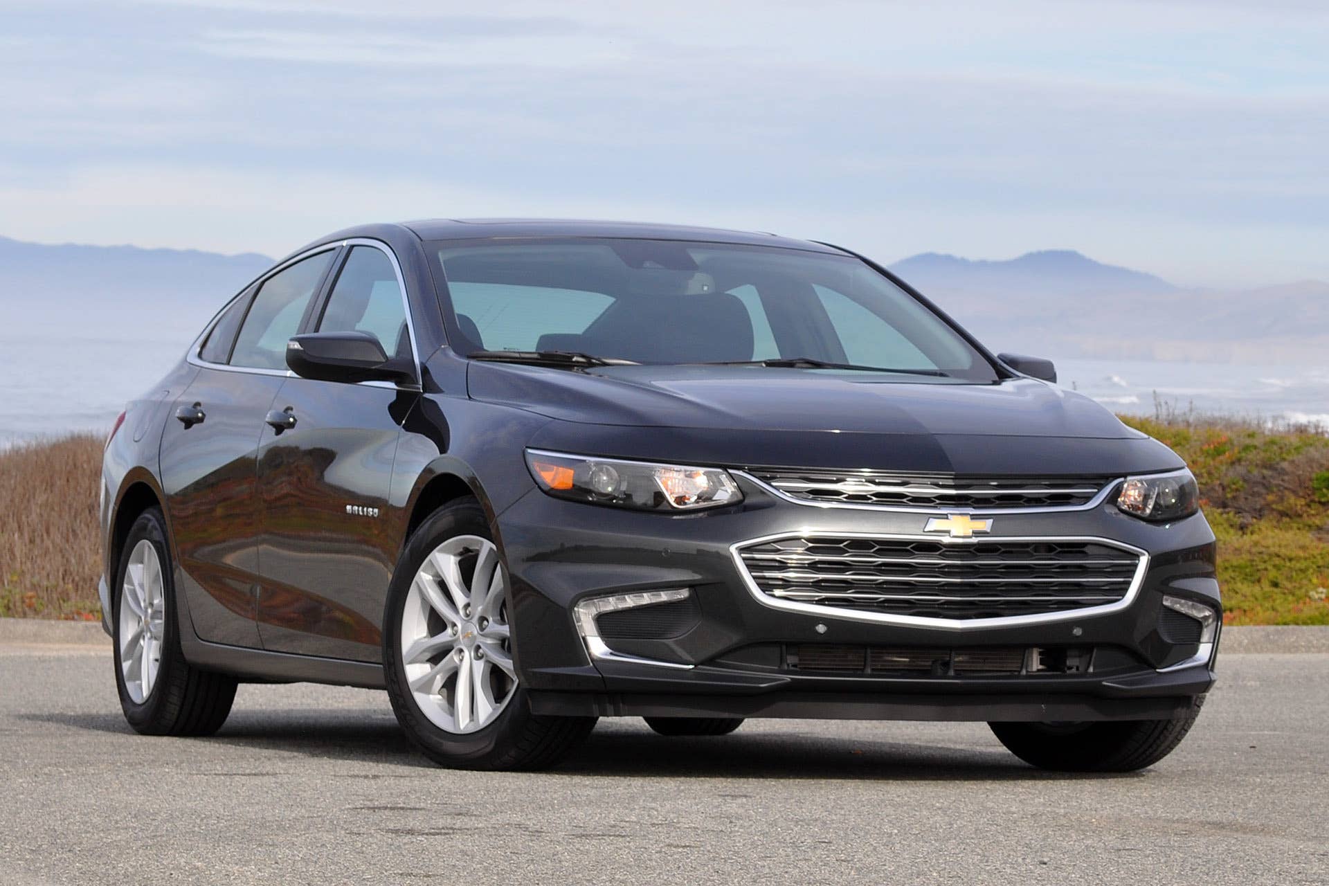 2016 Chevrolet Malibu front 3/4 view