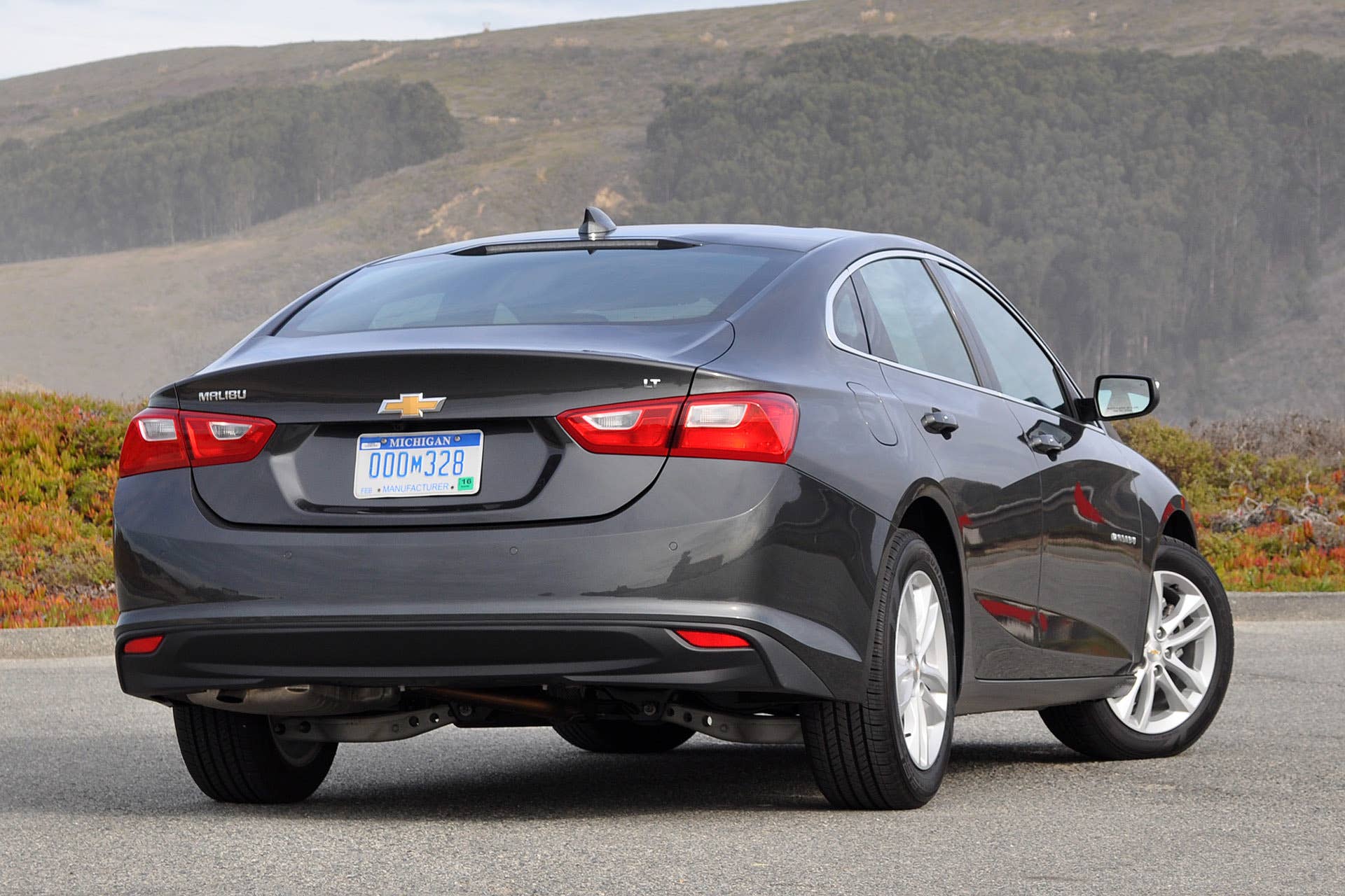 2016 Chevrolet Malibu rear 3/4 view
