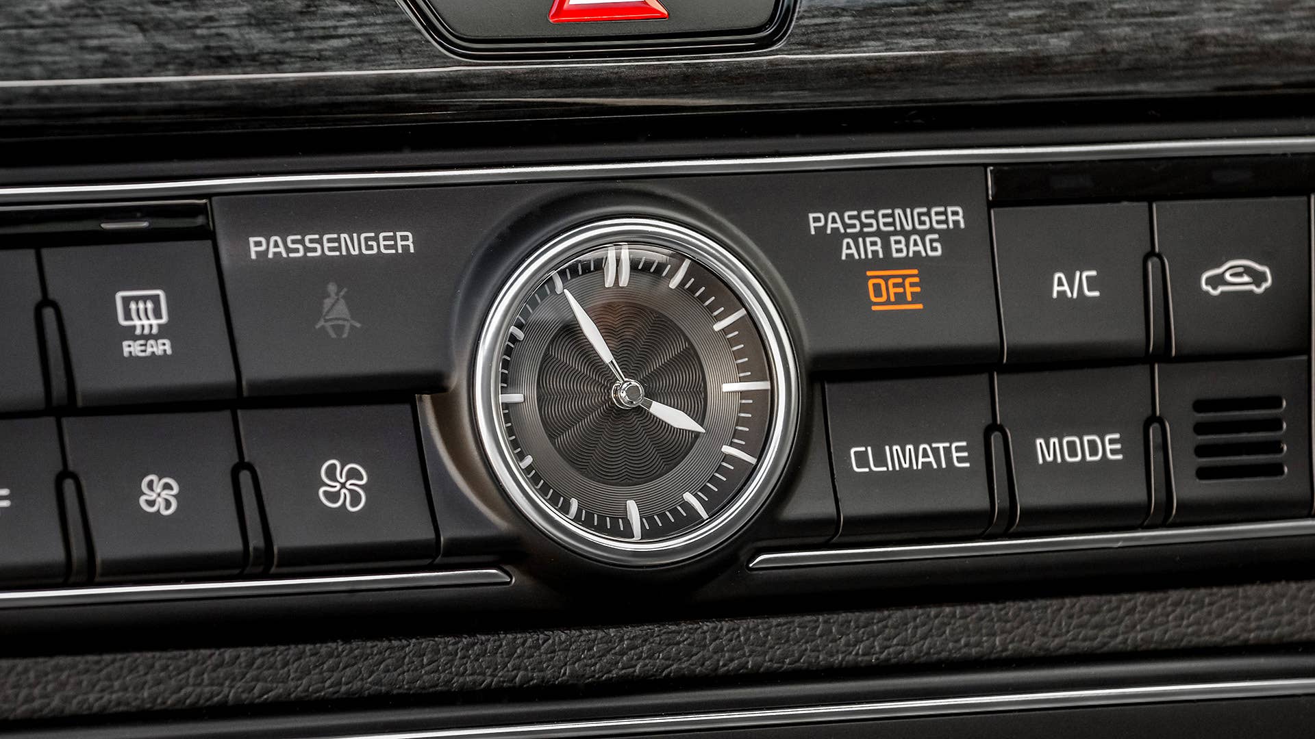2017 Kia Cadenza dash clock