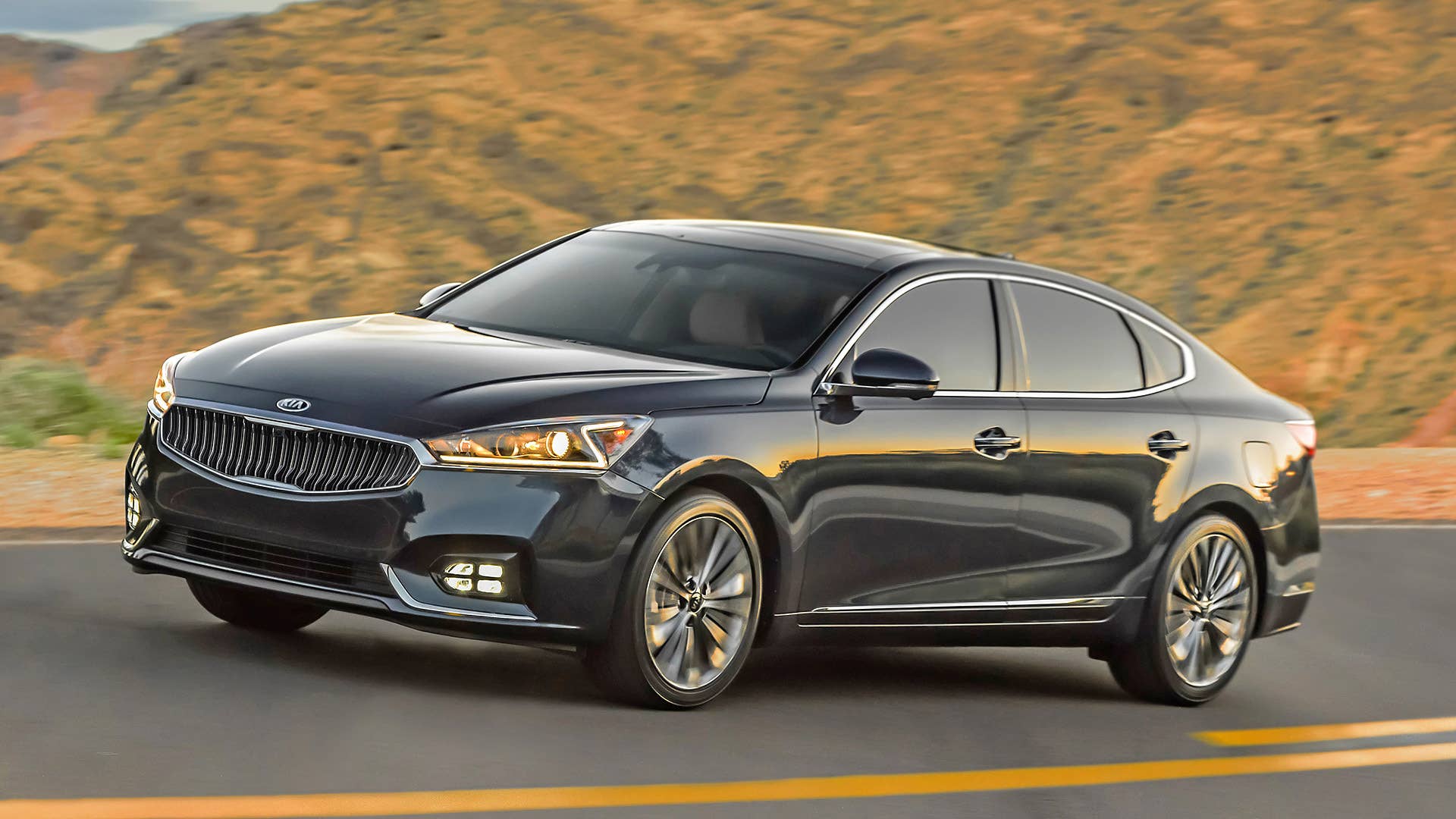 2017 Kia Cadenza driving