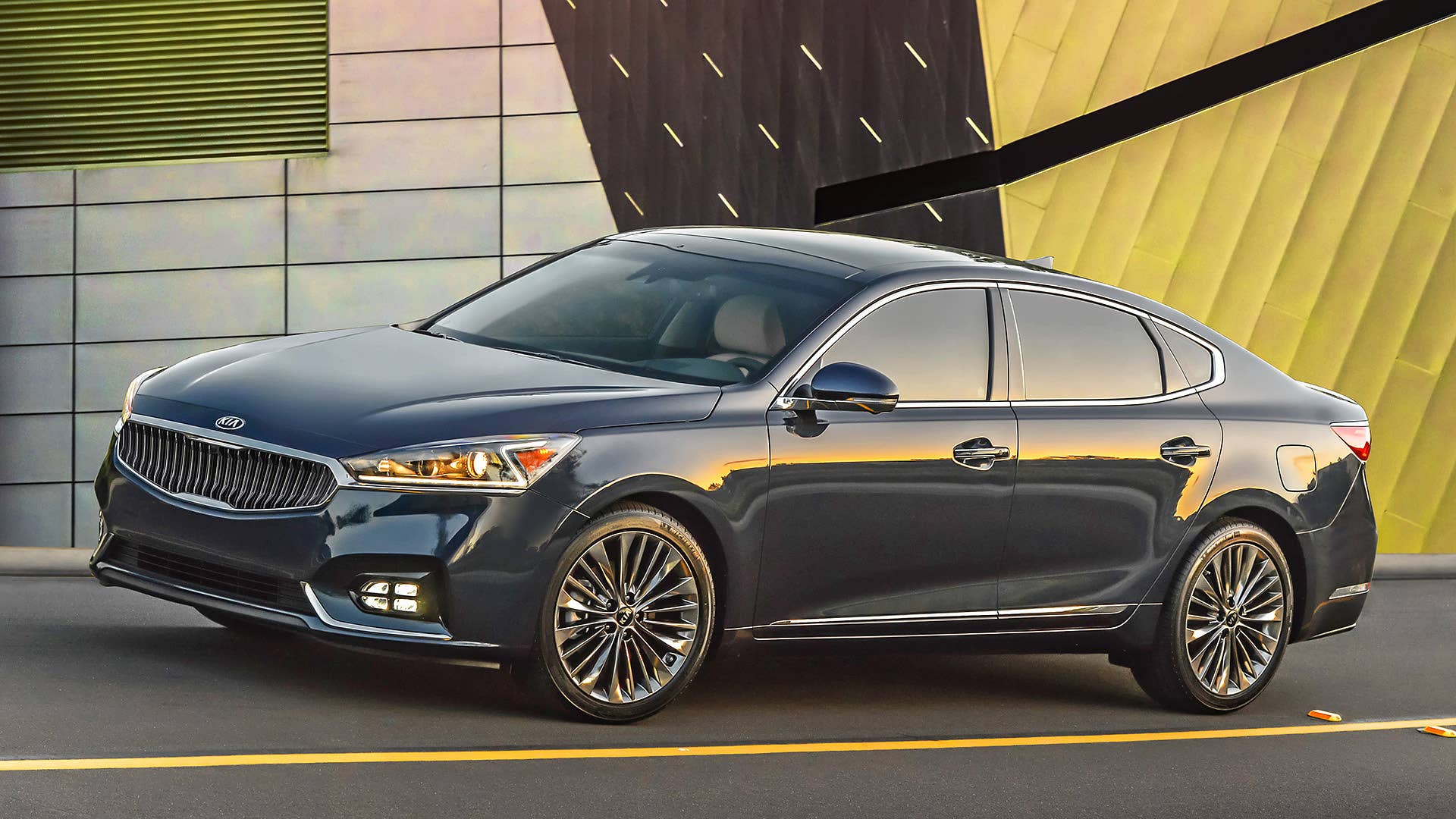 2017 Kia Cadenza front 3/4 view