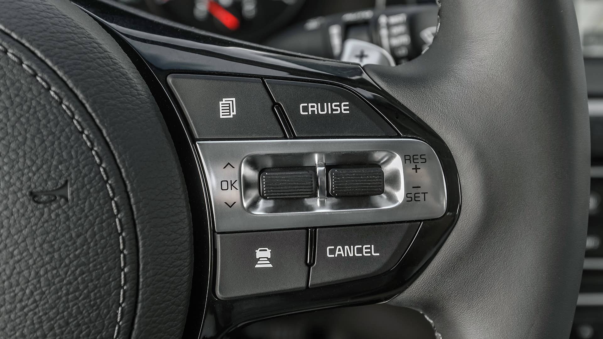 2017 Kia Cadenza steering wheel controls