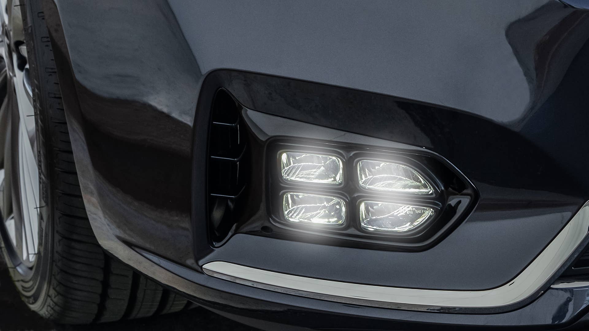 2017 Kia Cadenza fog lights