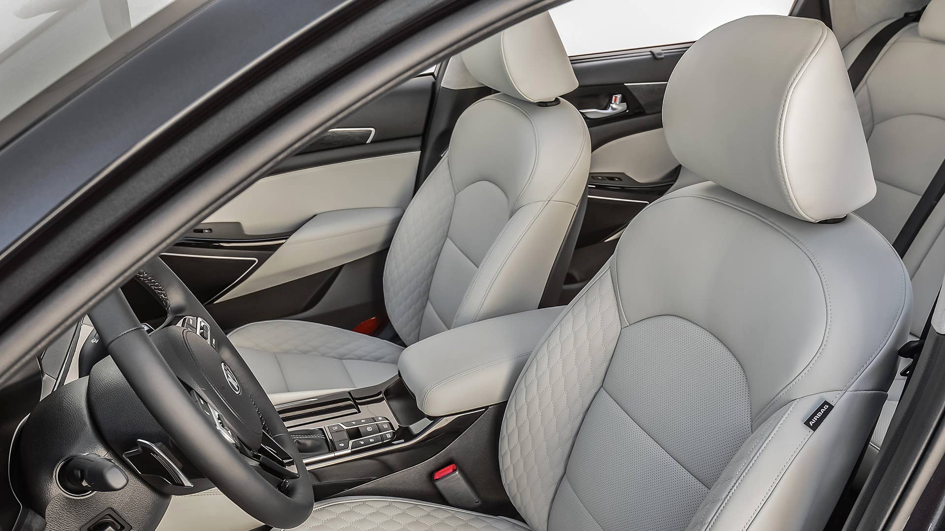 2017 Kia Cadenza front seats