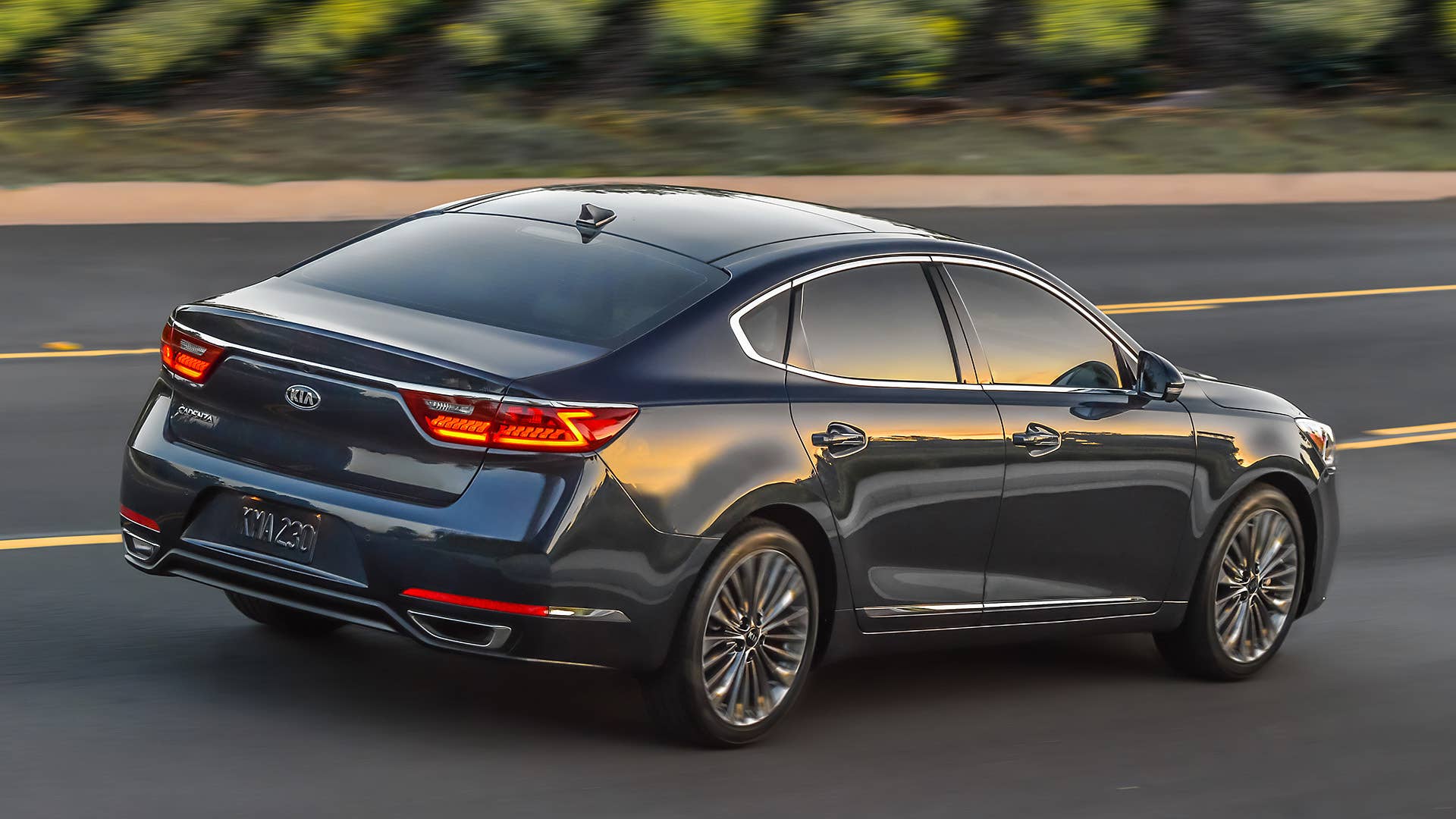 2017 Kia Cadenza driving