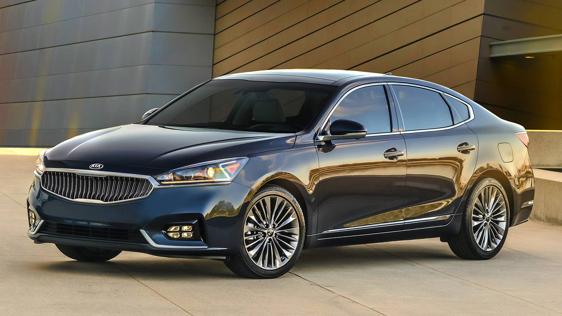 2017 Kia Cadenza front 3/4 view