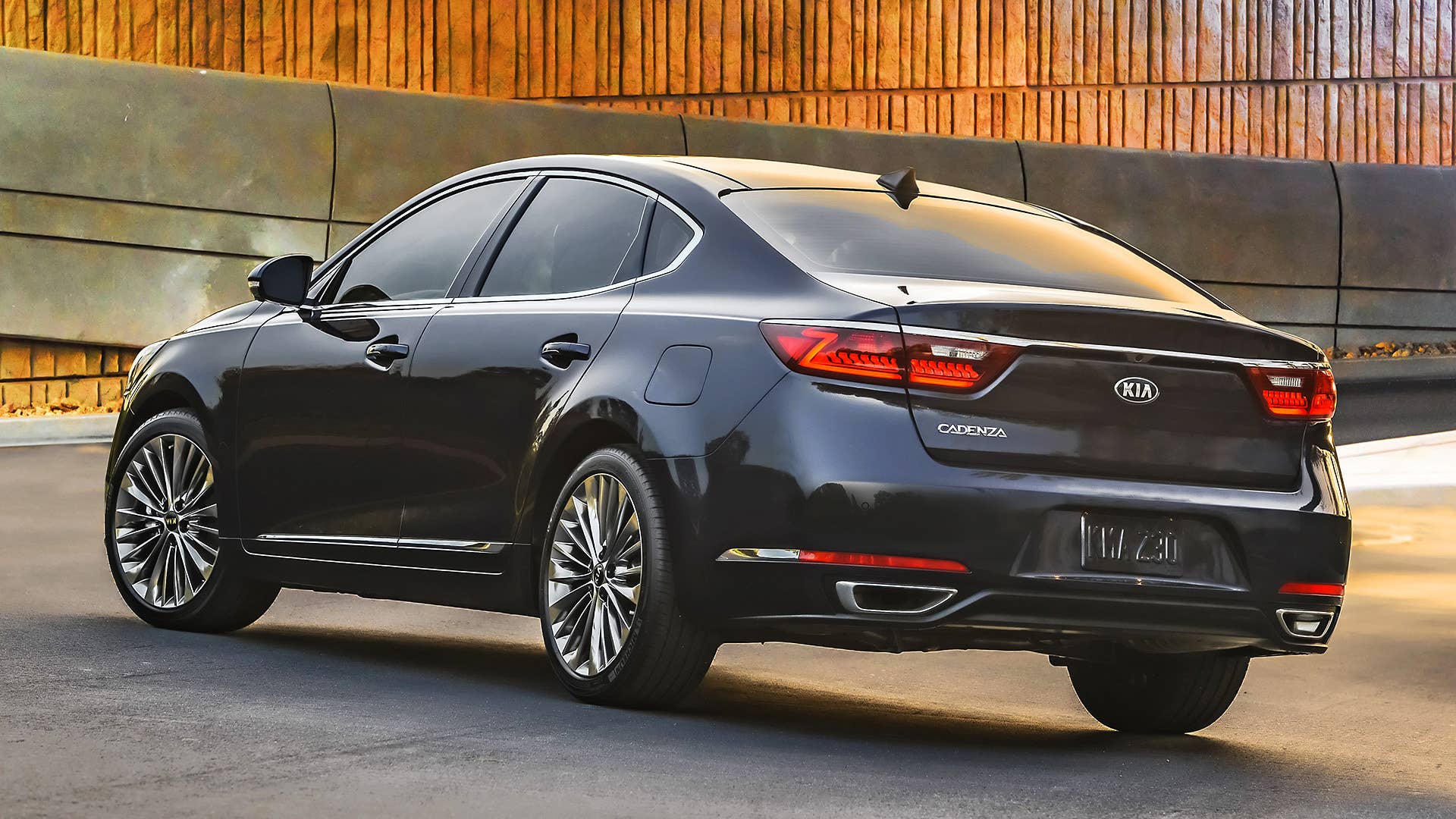 2017 Kia Cadenza rear 3/4 view