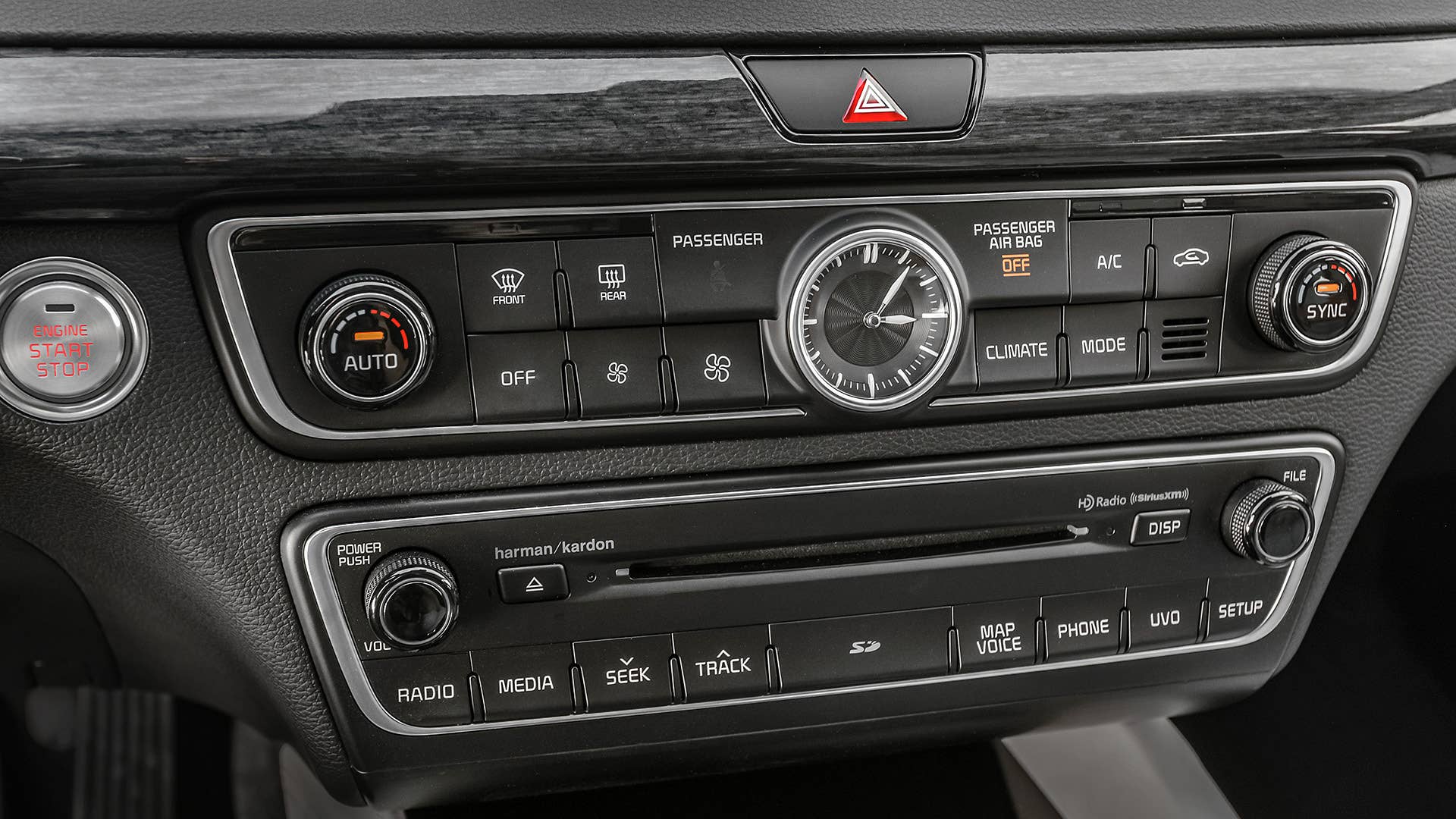 2017 Kia Cadenza instrument panel