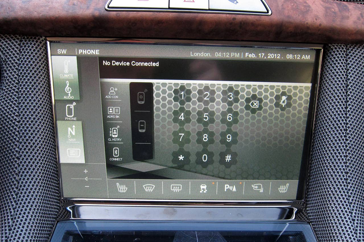 2012 Fisker Karma phone connection display