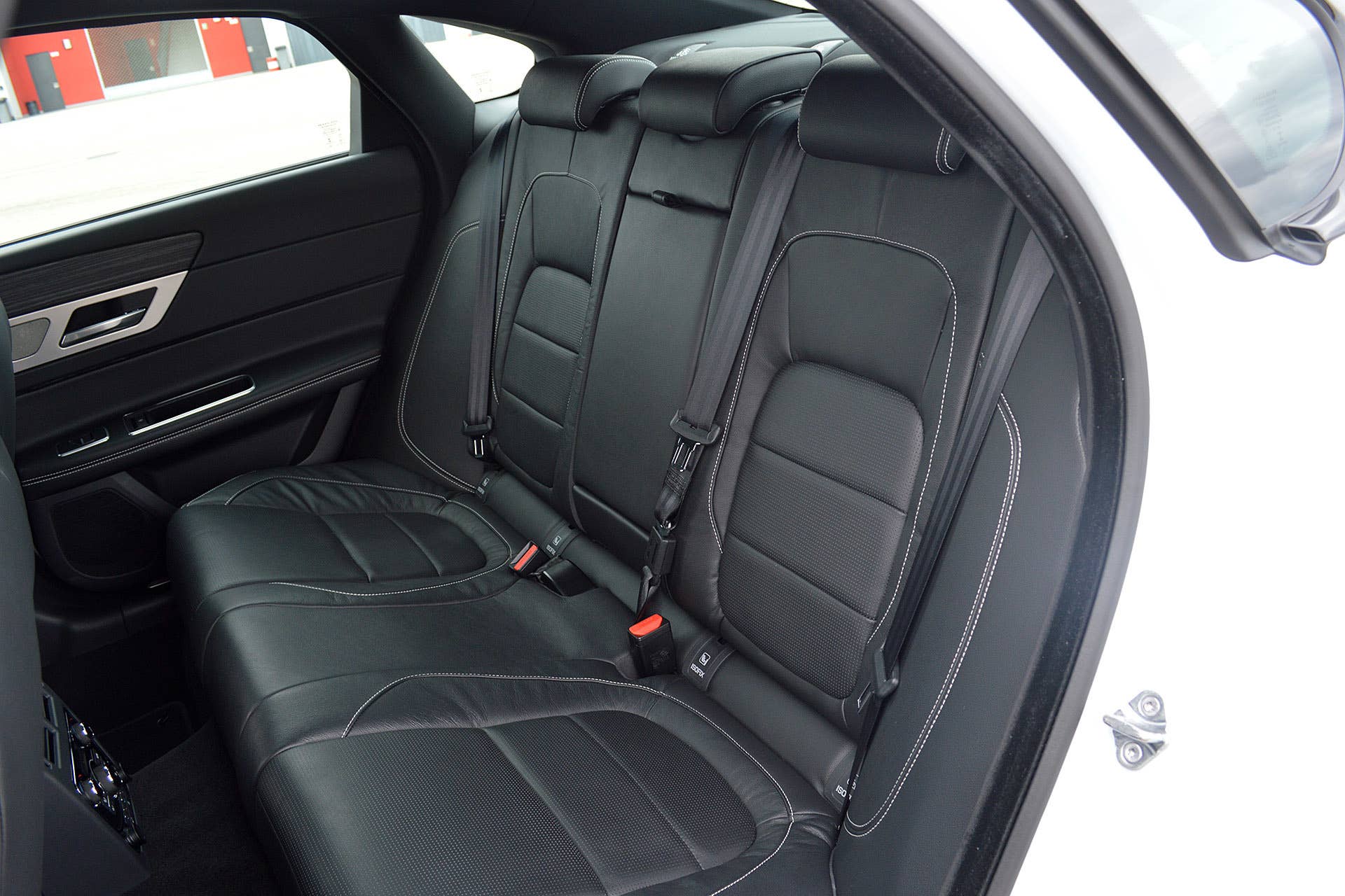 2016 Jaguar XF rear seats