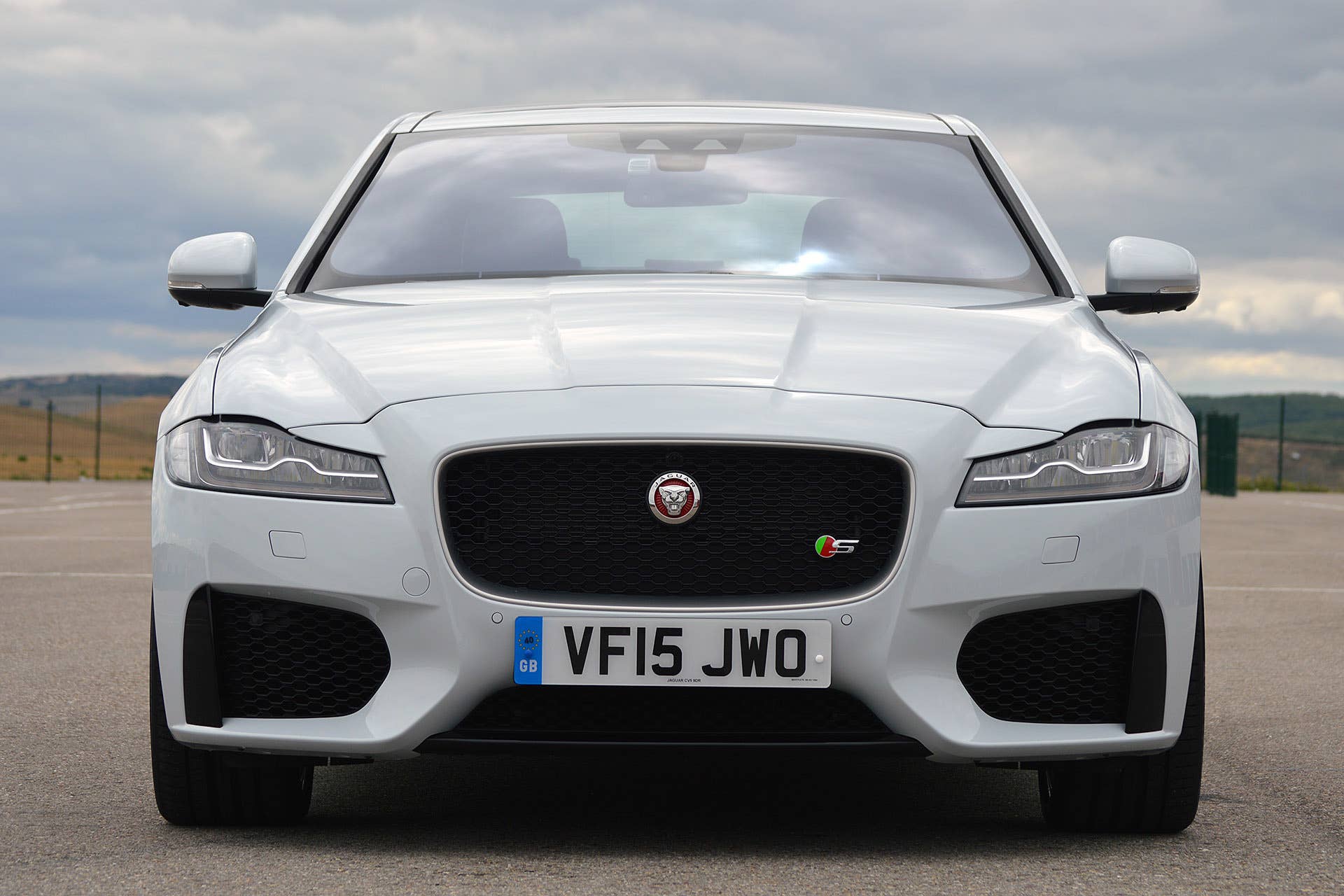 2016 Jaguar XF front view