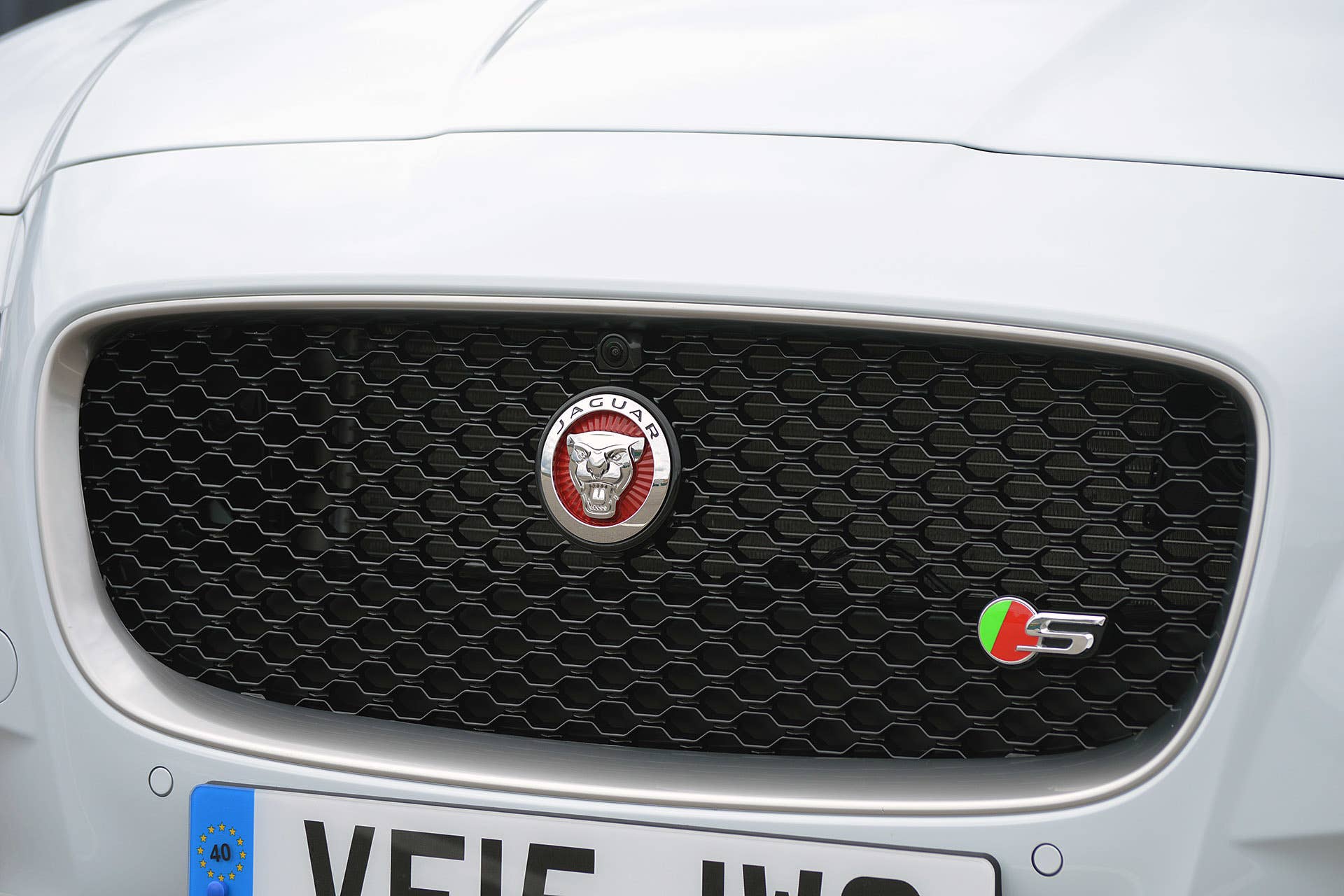 2016 Jaguar XF grille