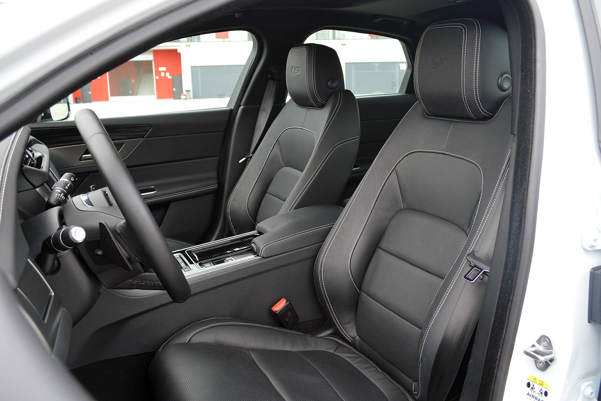 2016 Jaguar XF front seats