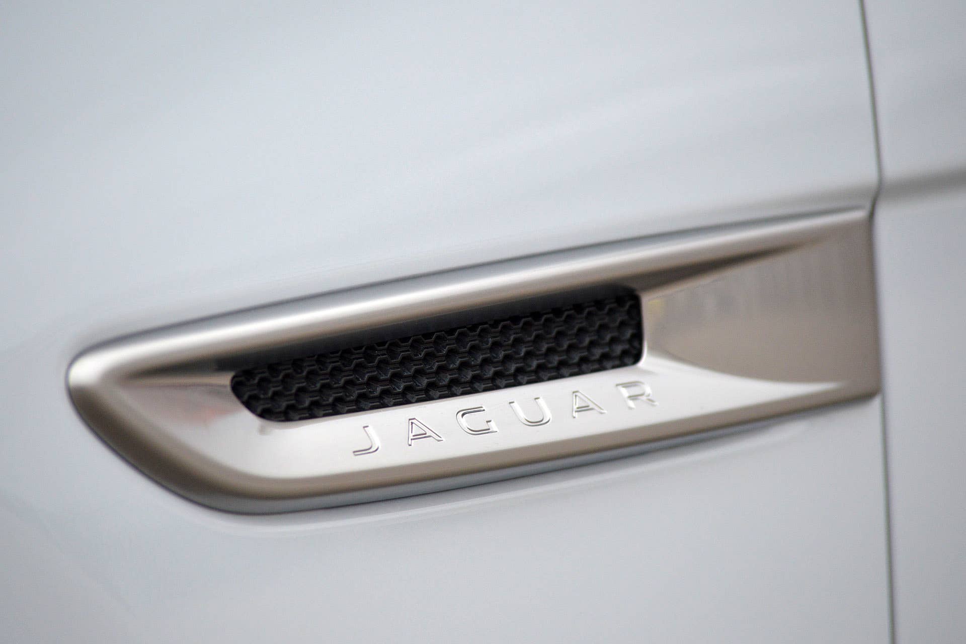 2016 Jaguar XF side vent