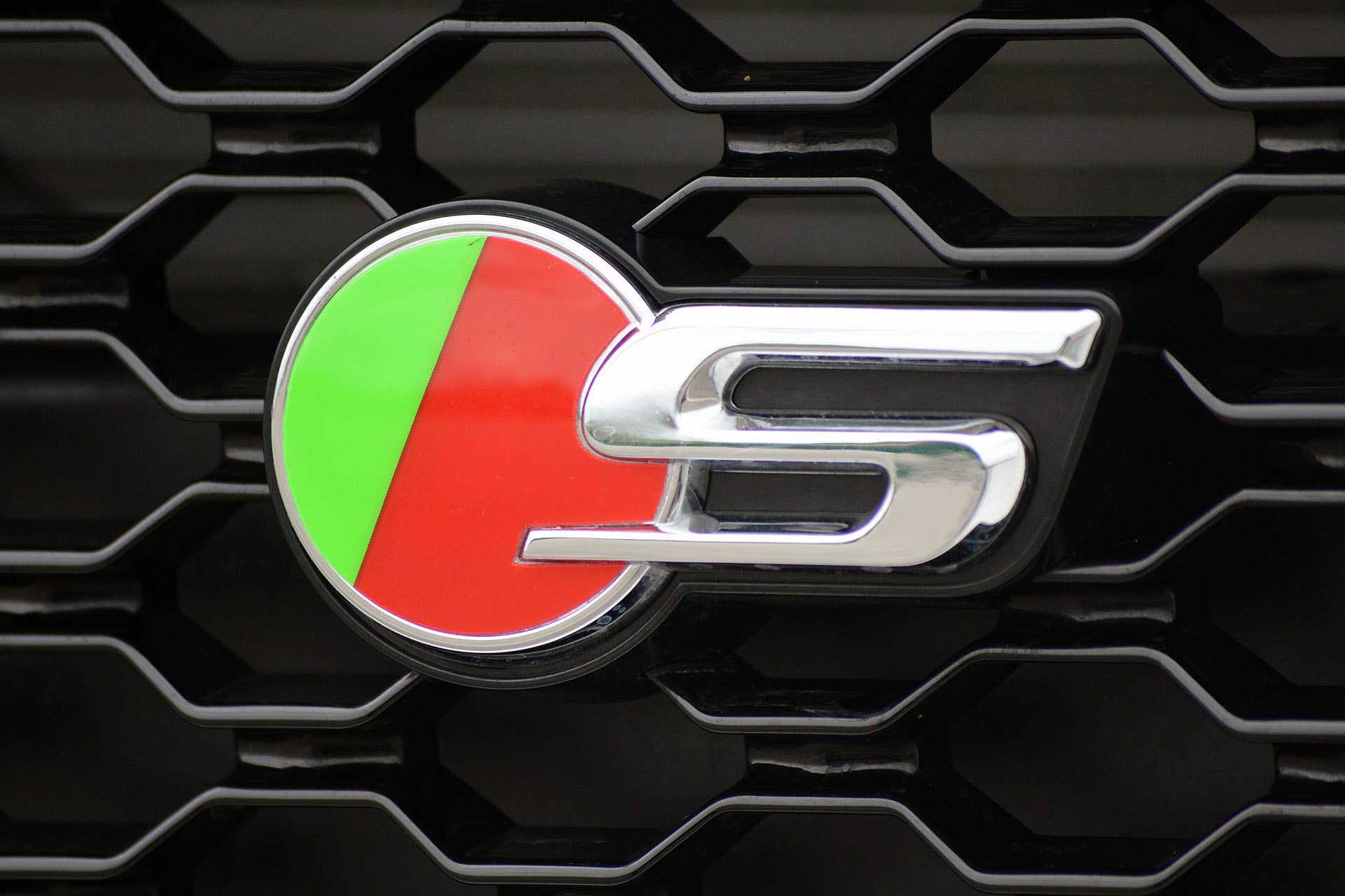 2016 Jaguar XF badge