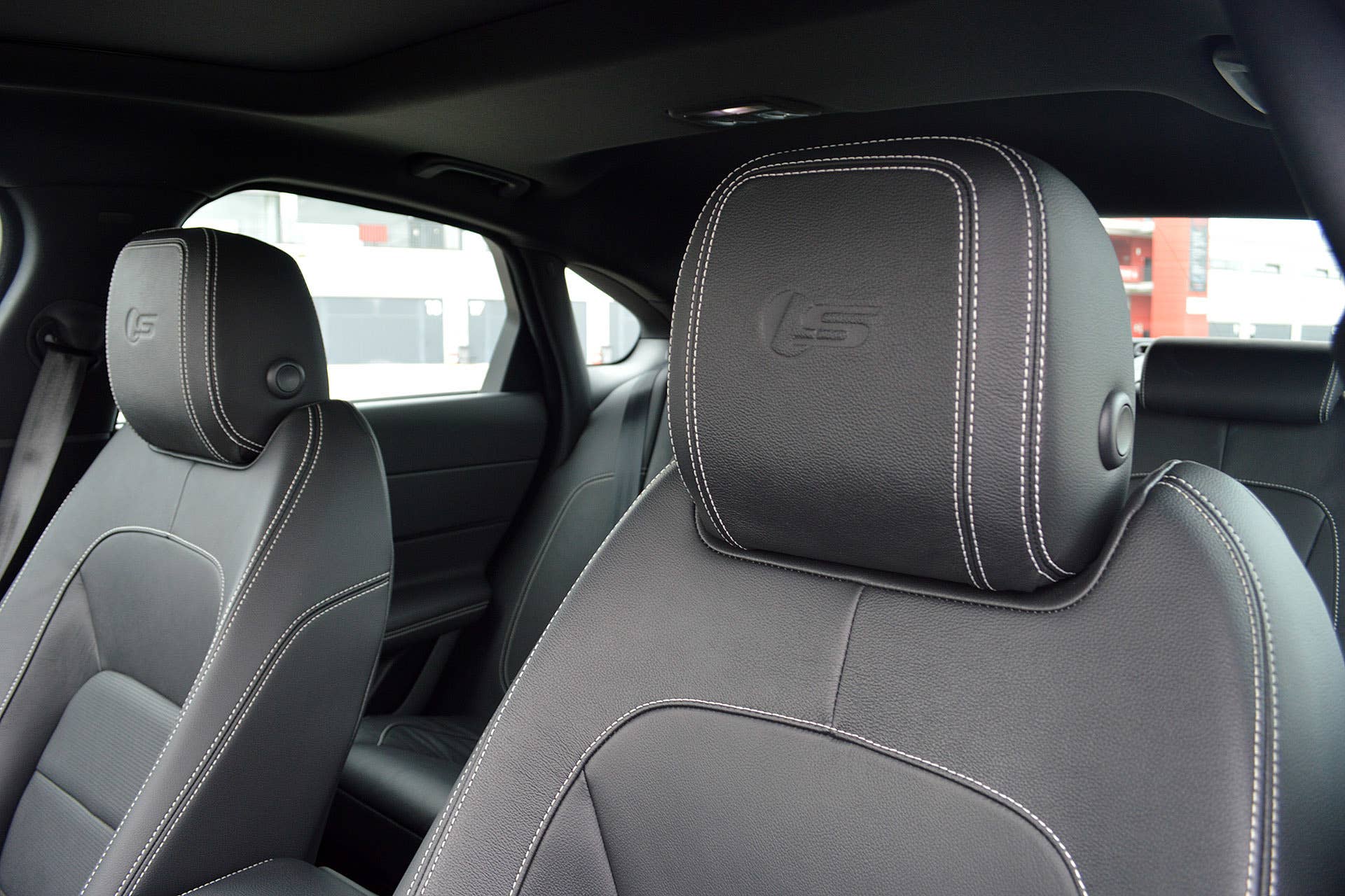 2016 Jaguar XF front seats