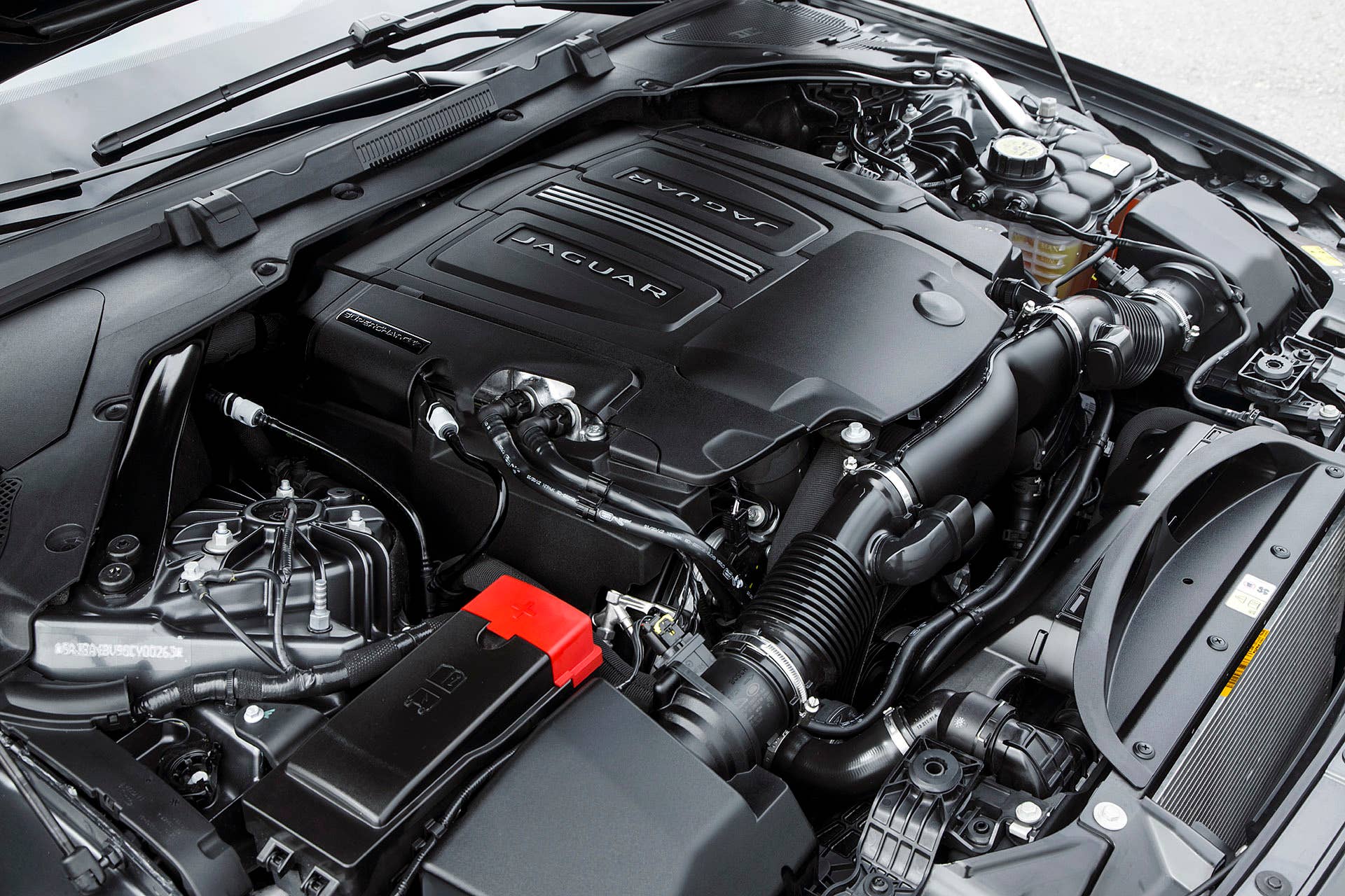 2016 Jaguar XF engine