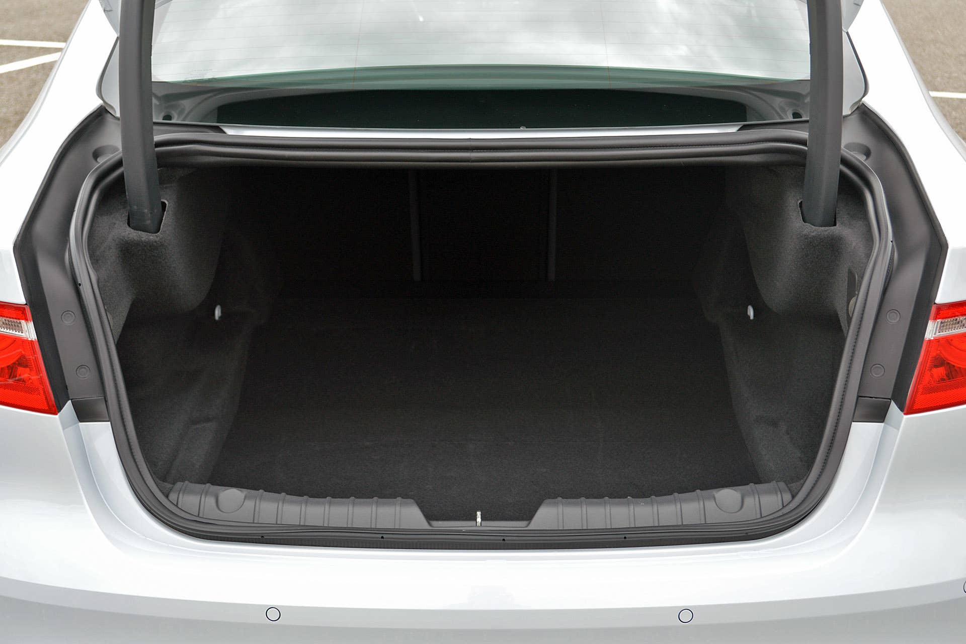 2016 Jaguar XF trunk