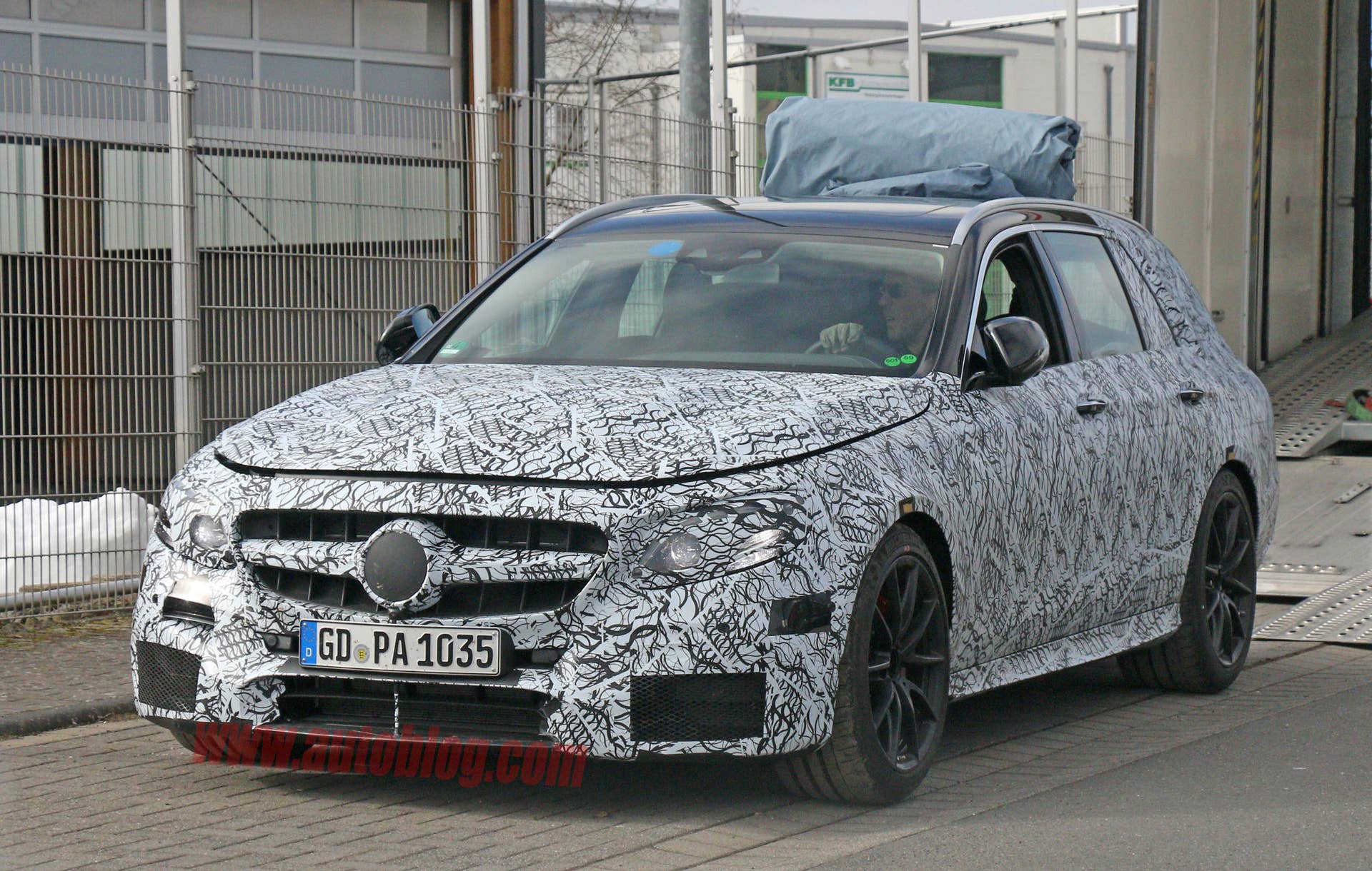 2017 Mercedes-AMG E63 Wagon front 3/4