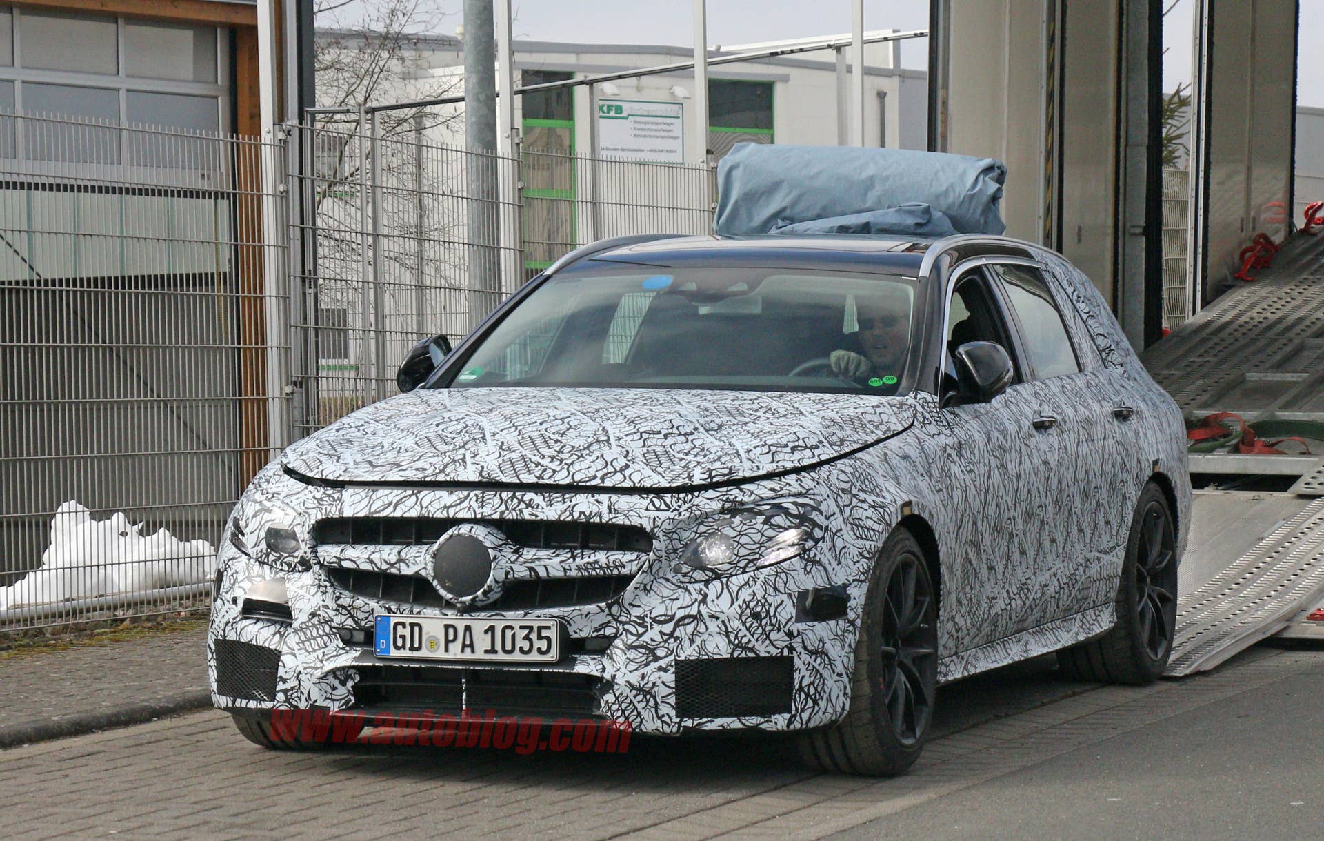 2017 Mercedes-AMG E63 Wagon spied front 3/4
