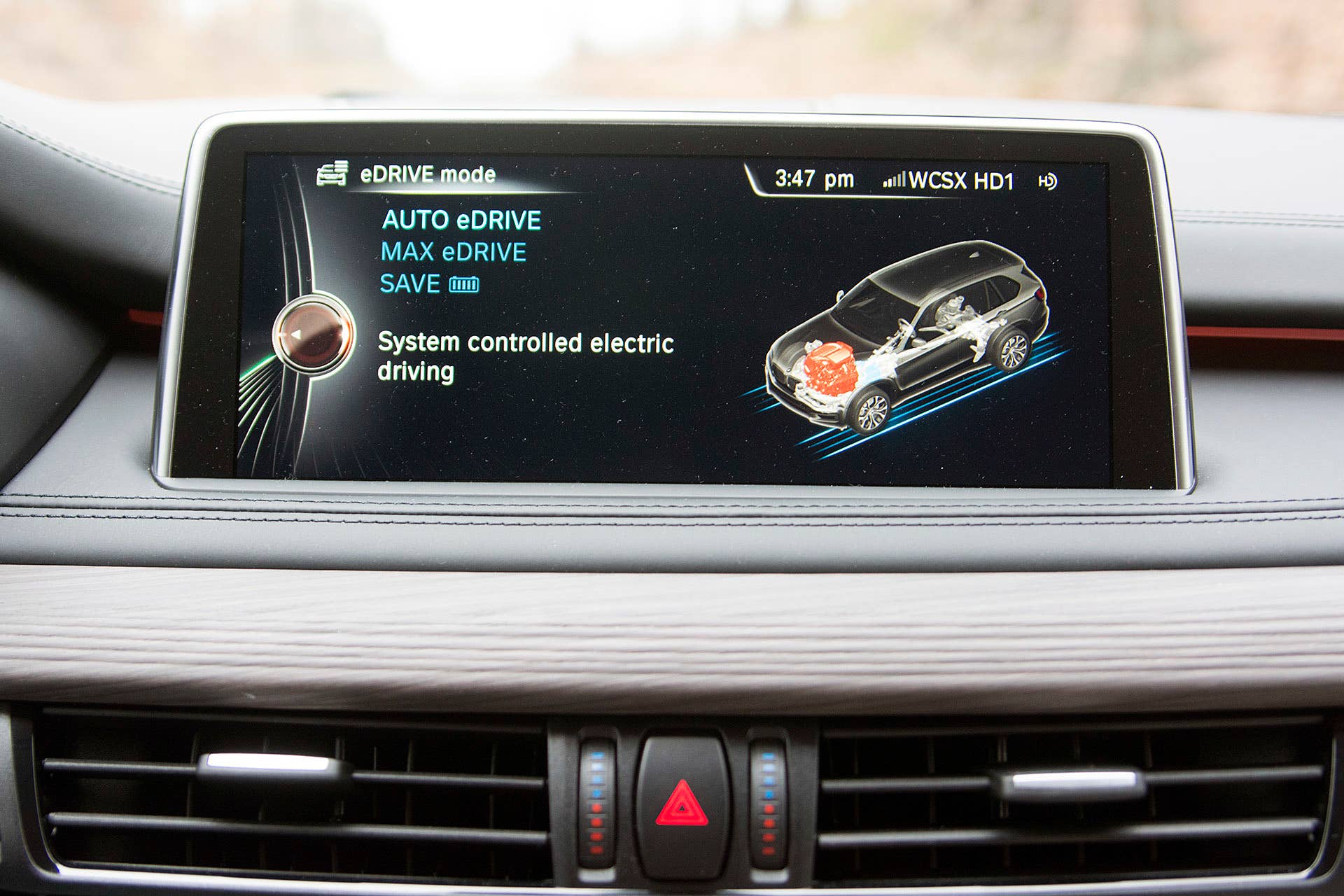 2016 BMW X5 xDrive40e infotainment system