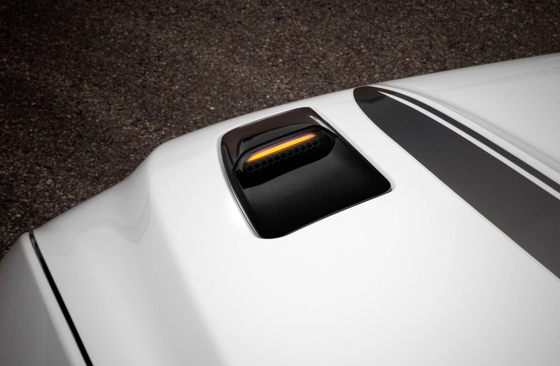 2016 Ford Mustang GT hood vent turning indicator