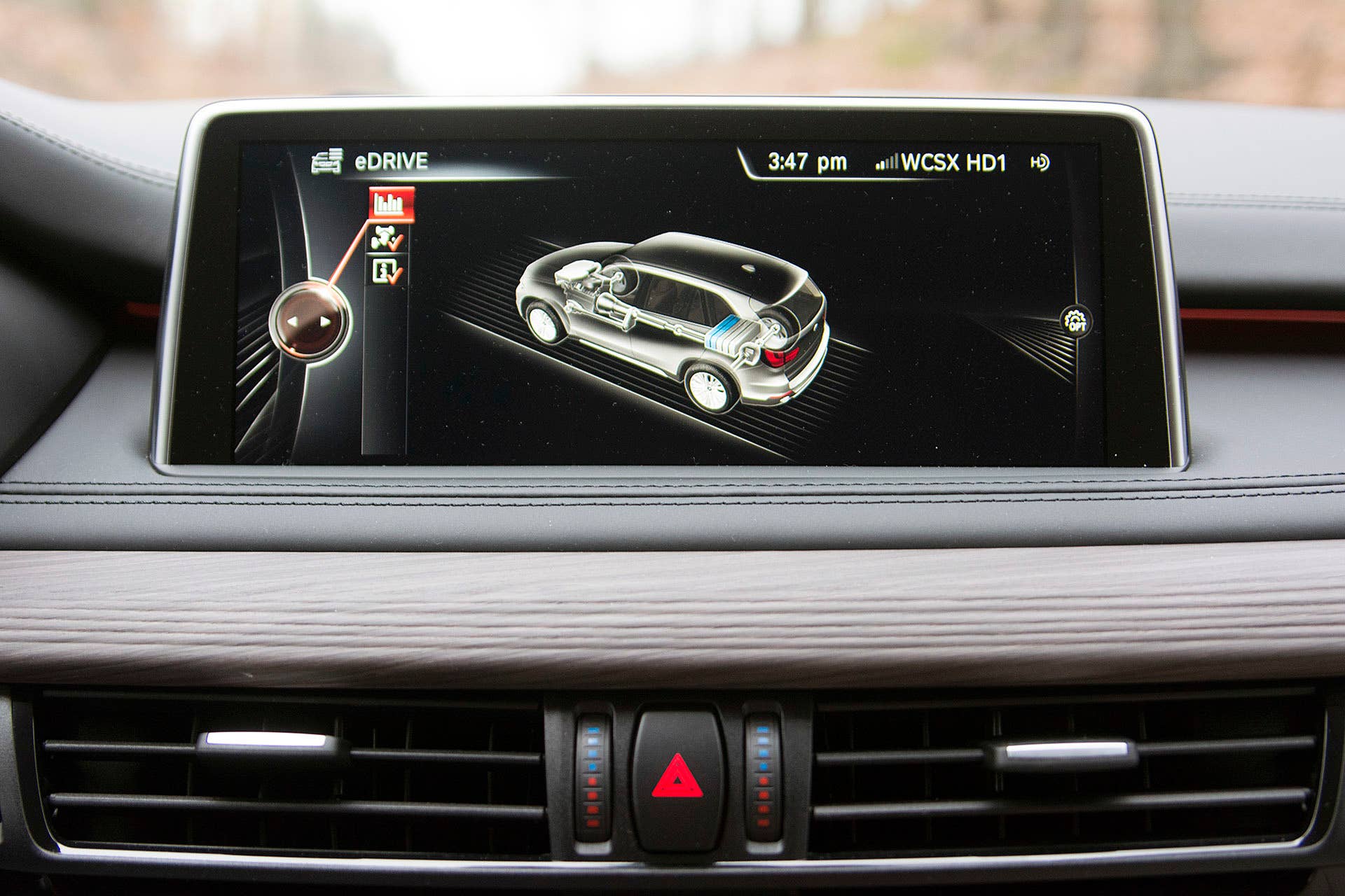 2016 BMW X5 xDrive40e infotainment system