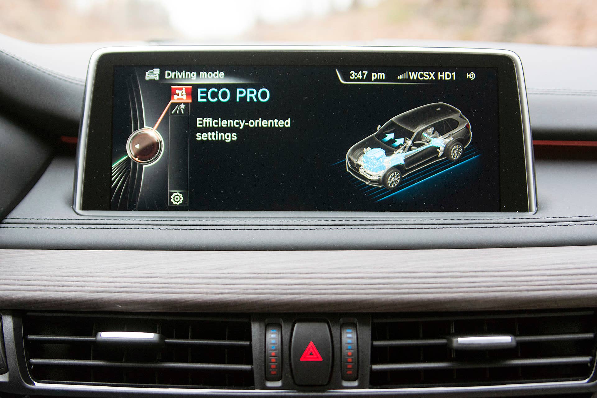 2016 BMW X5 xDrive40e infotainment system