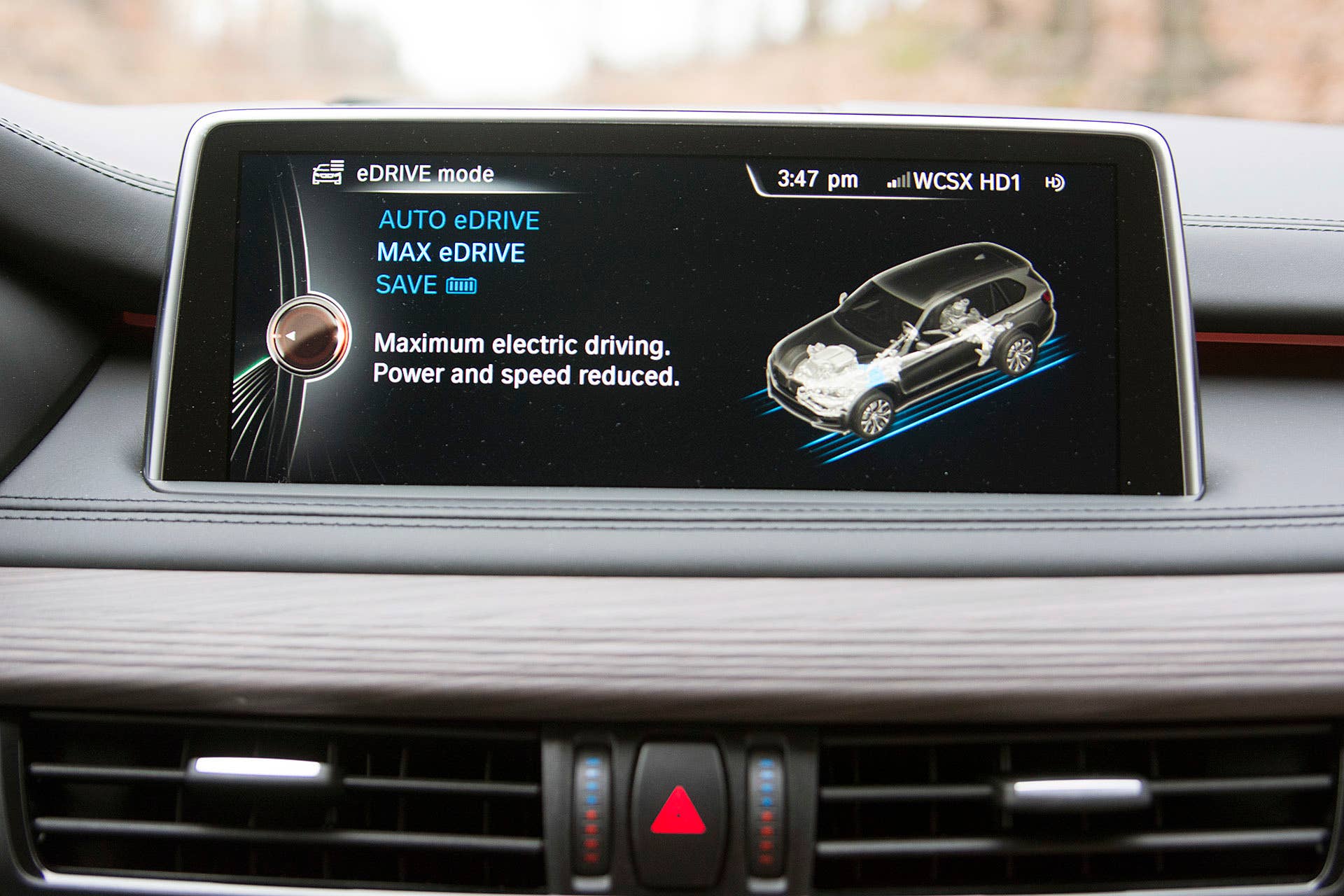 2016 BMW X5 xDrive40e infotainment system
