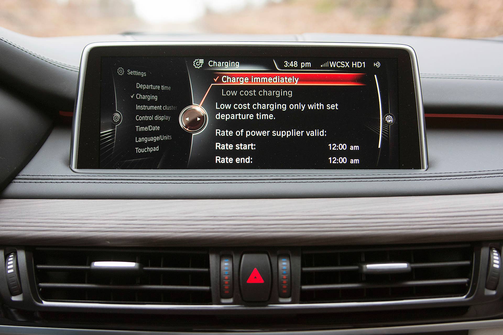 2016 BMW X5 xDrive40e infotainment system