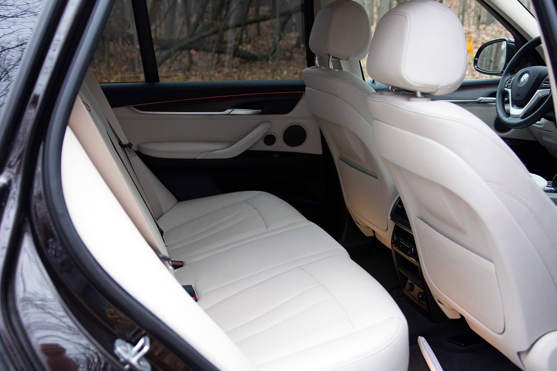 2016 BMW X5 xDrive40e rear seats