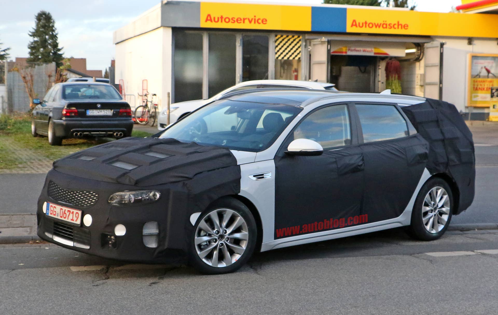 Kia Sportswagen prototype caught by spy photographers, front three-quarter view.