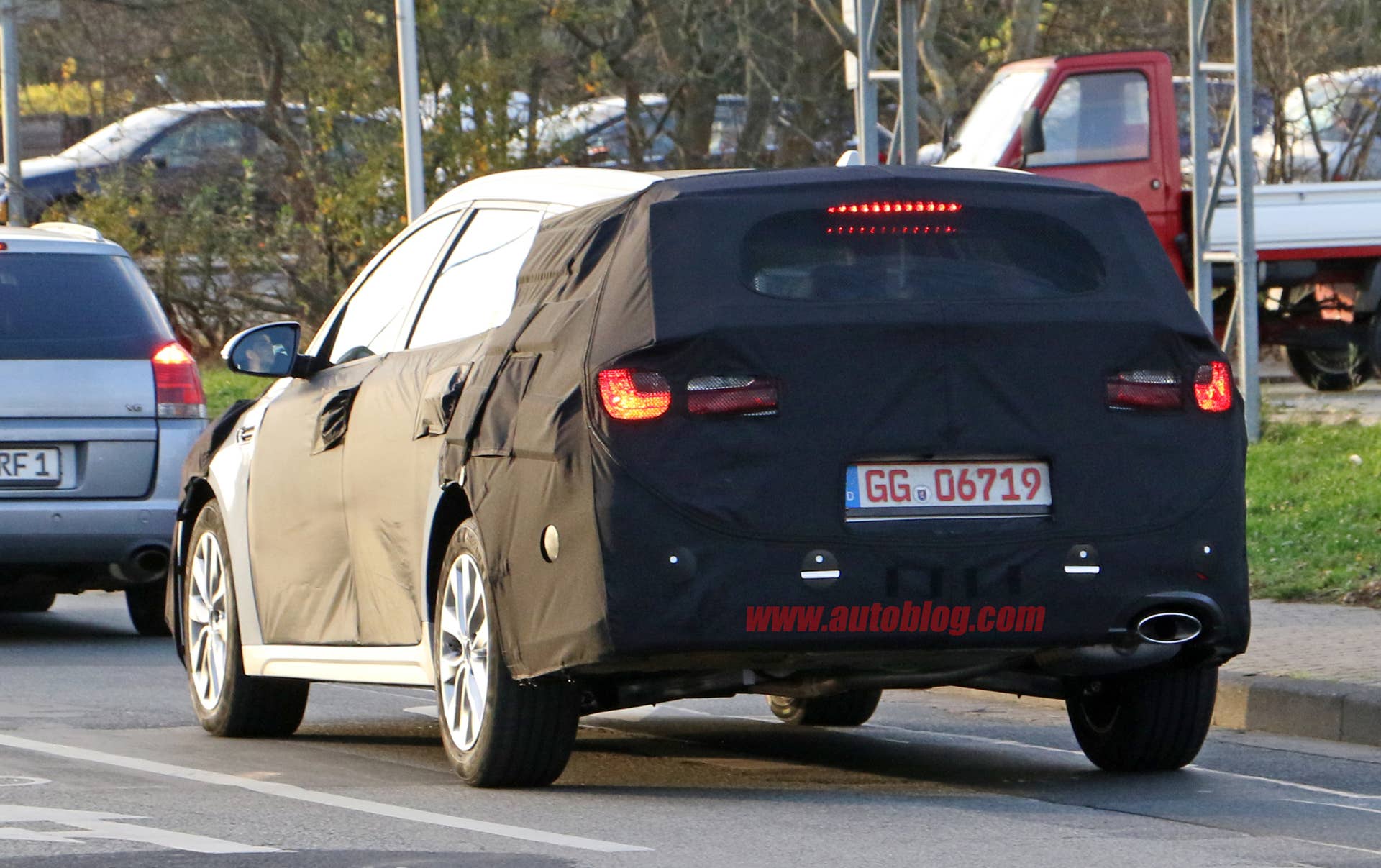 Kia Sportswagon prototype caught by spy photographers, rear three-quarter.