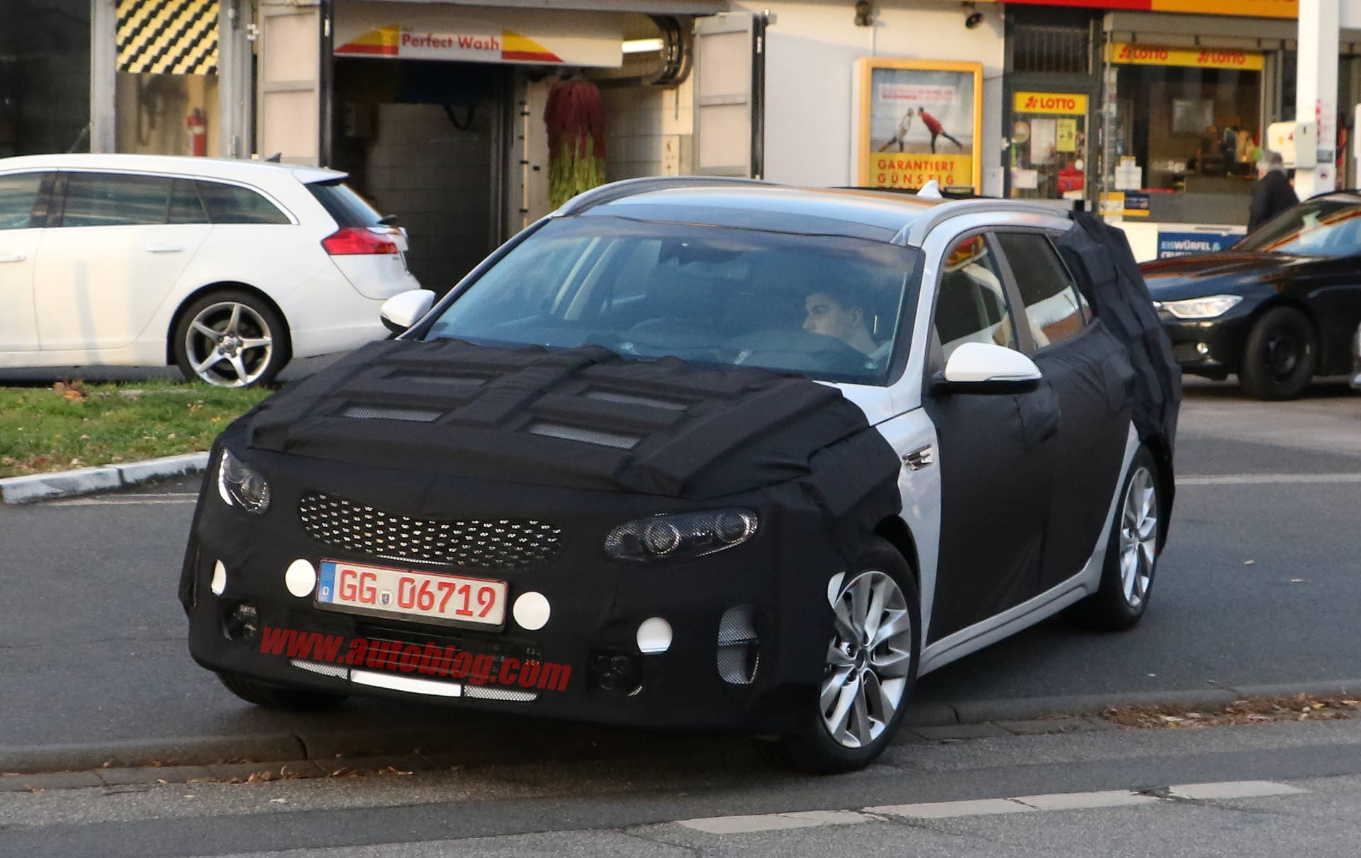 Kia Sportswagon prototype caught by spy photographers, caught in Germany.