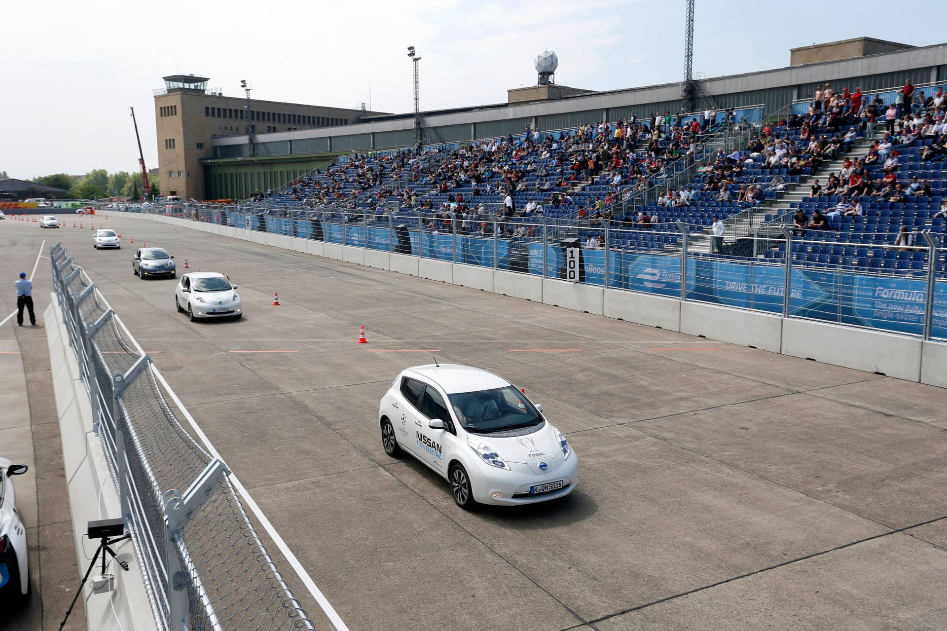 world record ev parade berlin nissan leaf