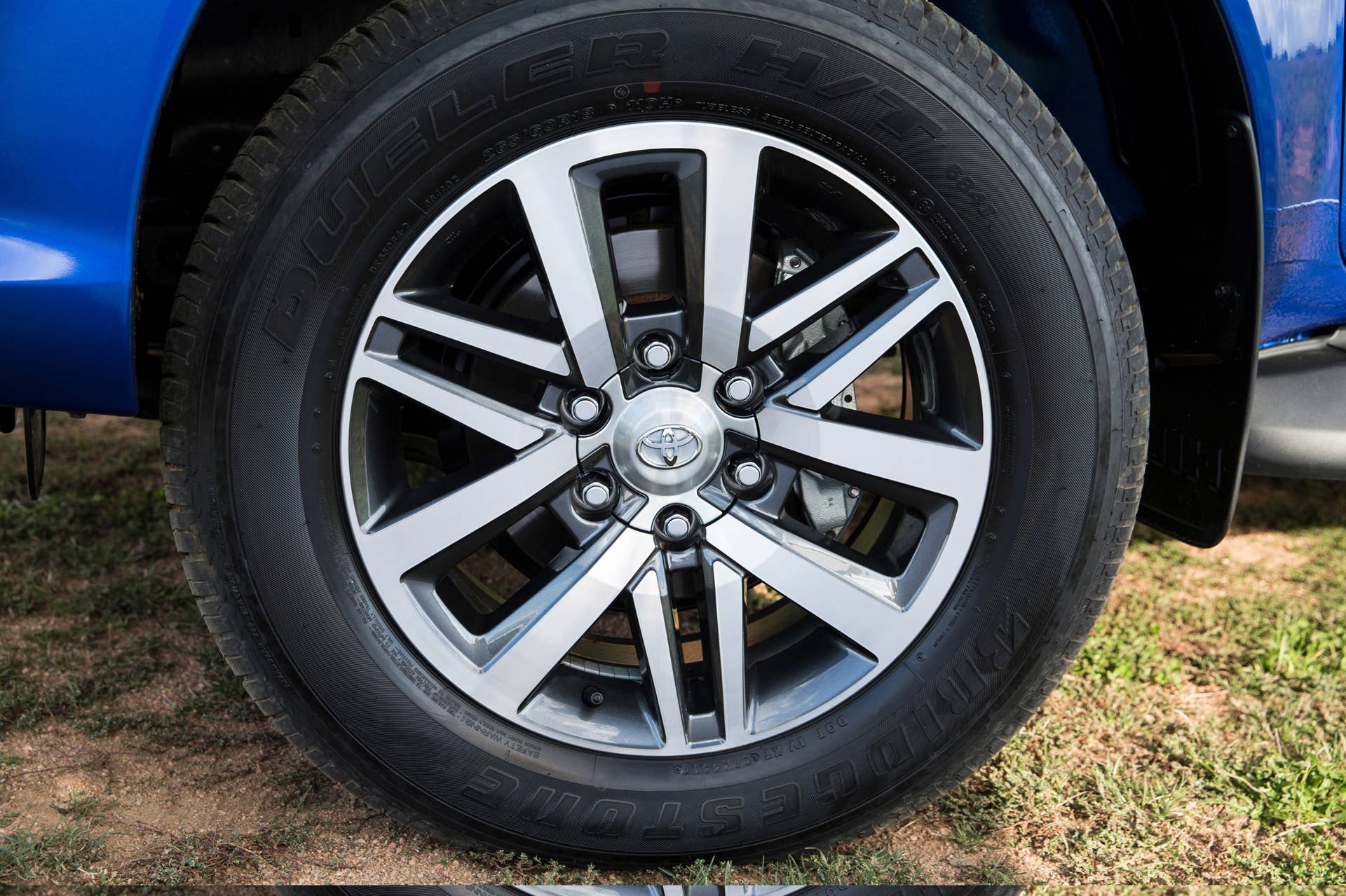 2016 Toyota HiLux wheel tire