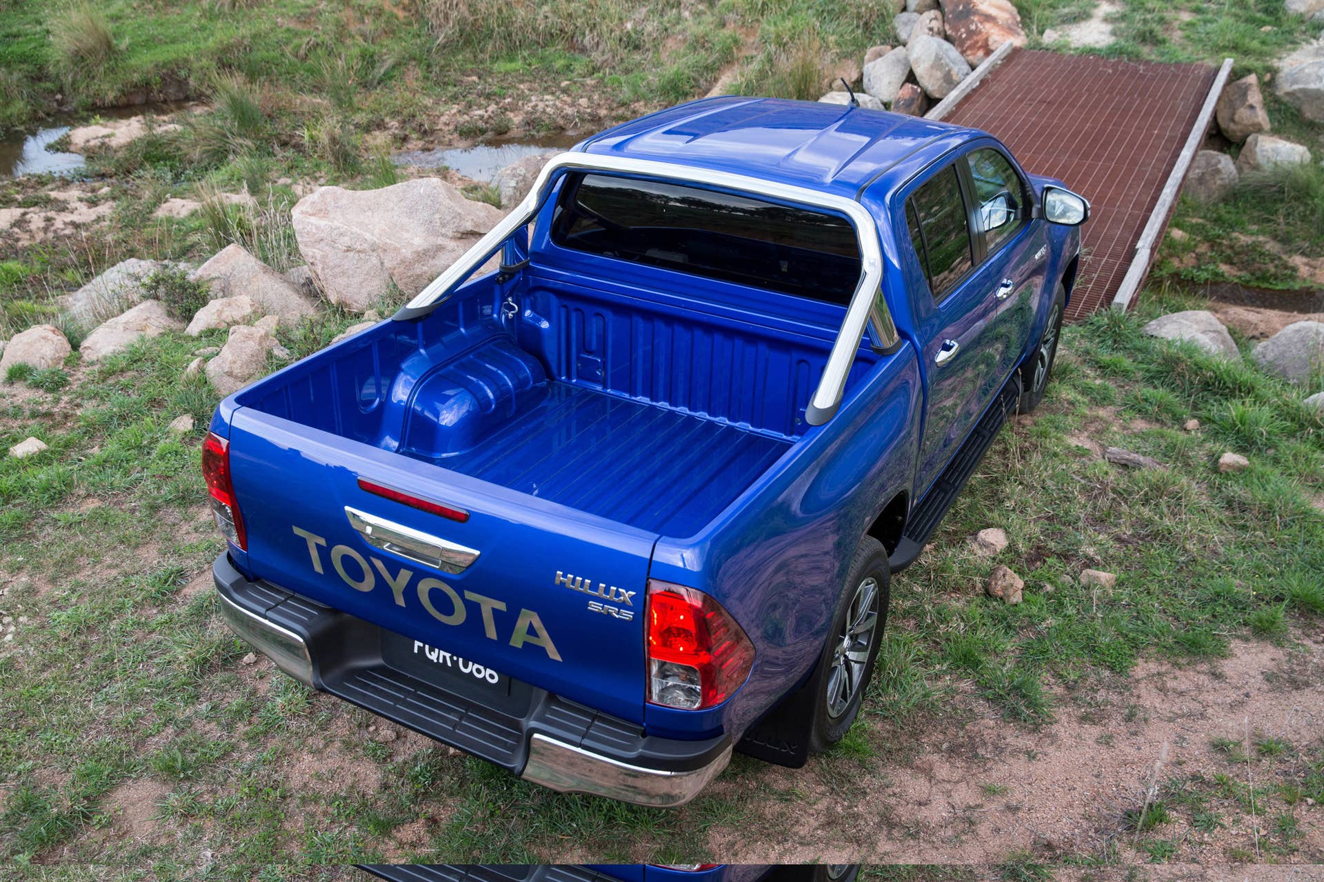 2016 Toyota HiLux pickup bed above