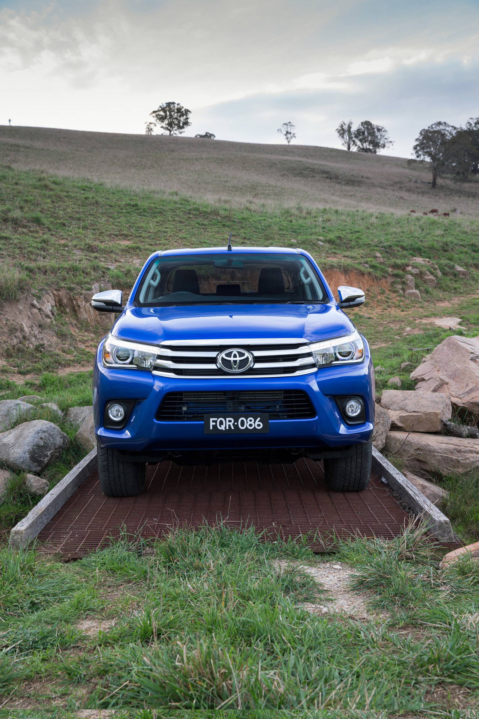 2016 Toyota HiLux front