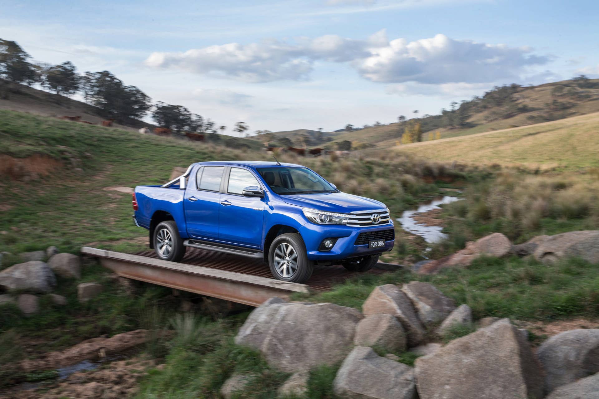 2016 Toyota HiLux pickup truck bridge