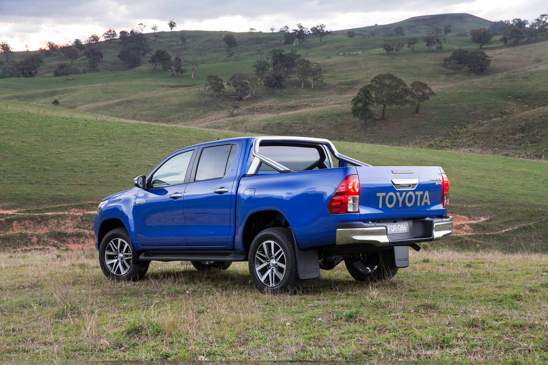 2016 Toyota HiLux rear 3/4