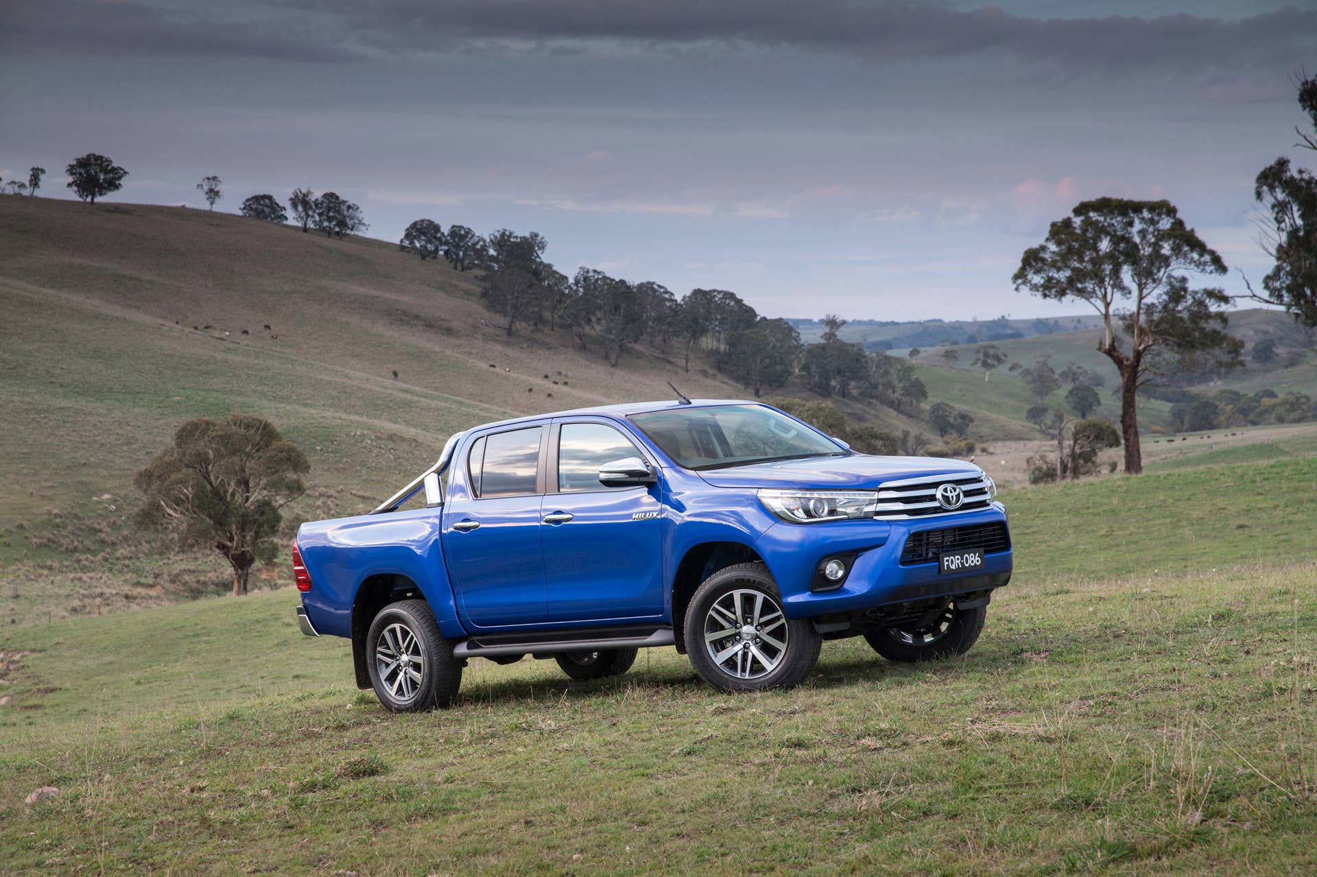 2016 Toyota HiLux pickup truck field