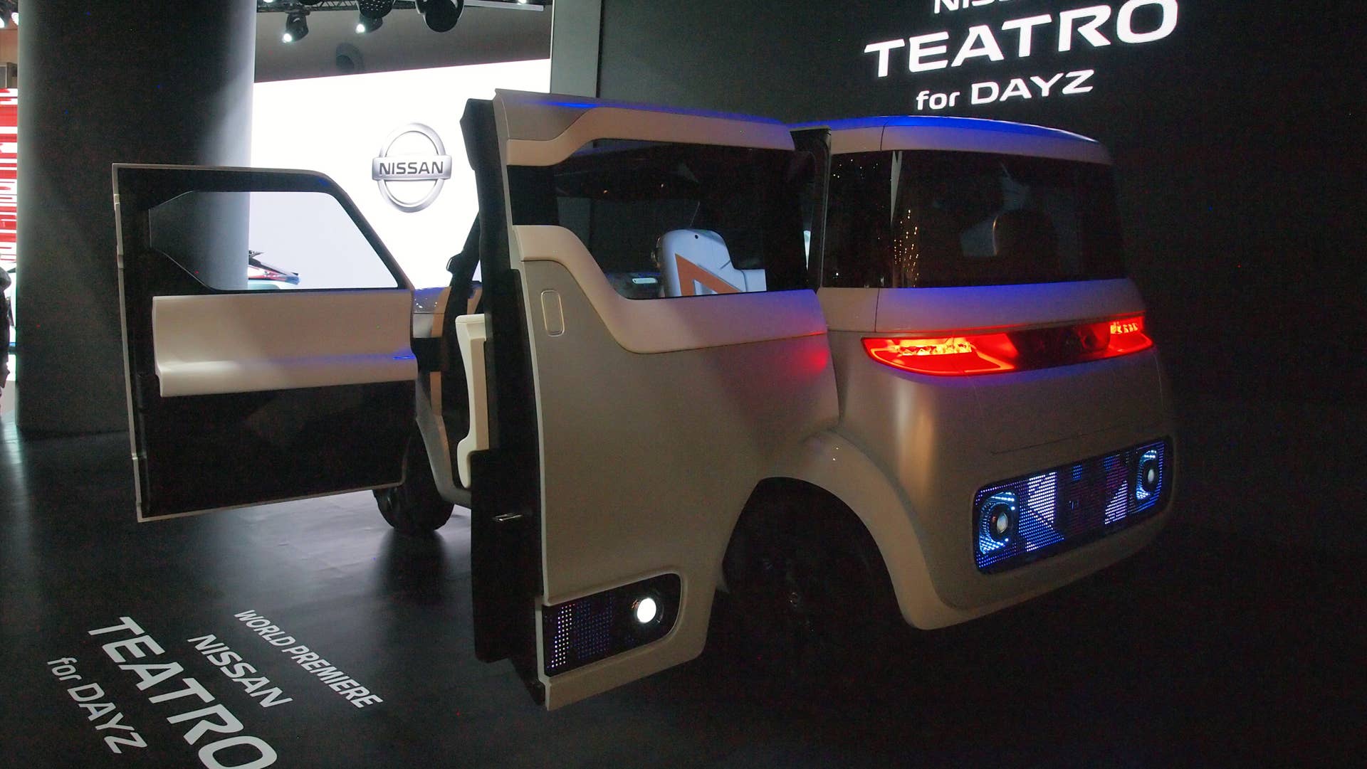 Nissan Teatro For Dayz Concept rear 3/4