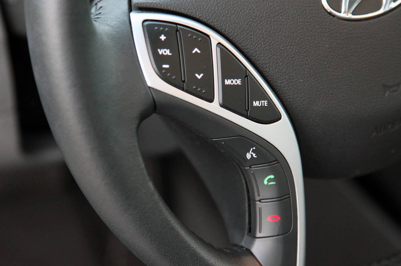 2011 Hyundai Elantra steering wheel controls