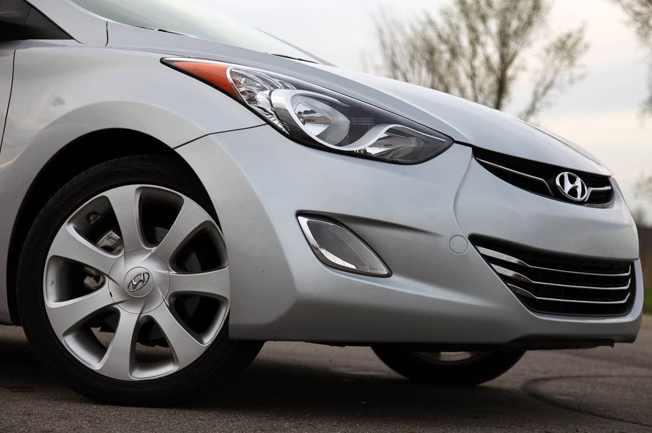 2011 Hyundai Elantra front detail